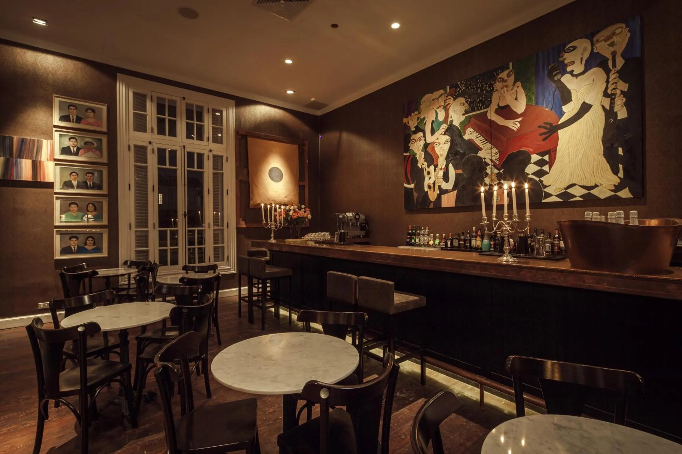 Lounge or bar in Hotel B