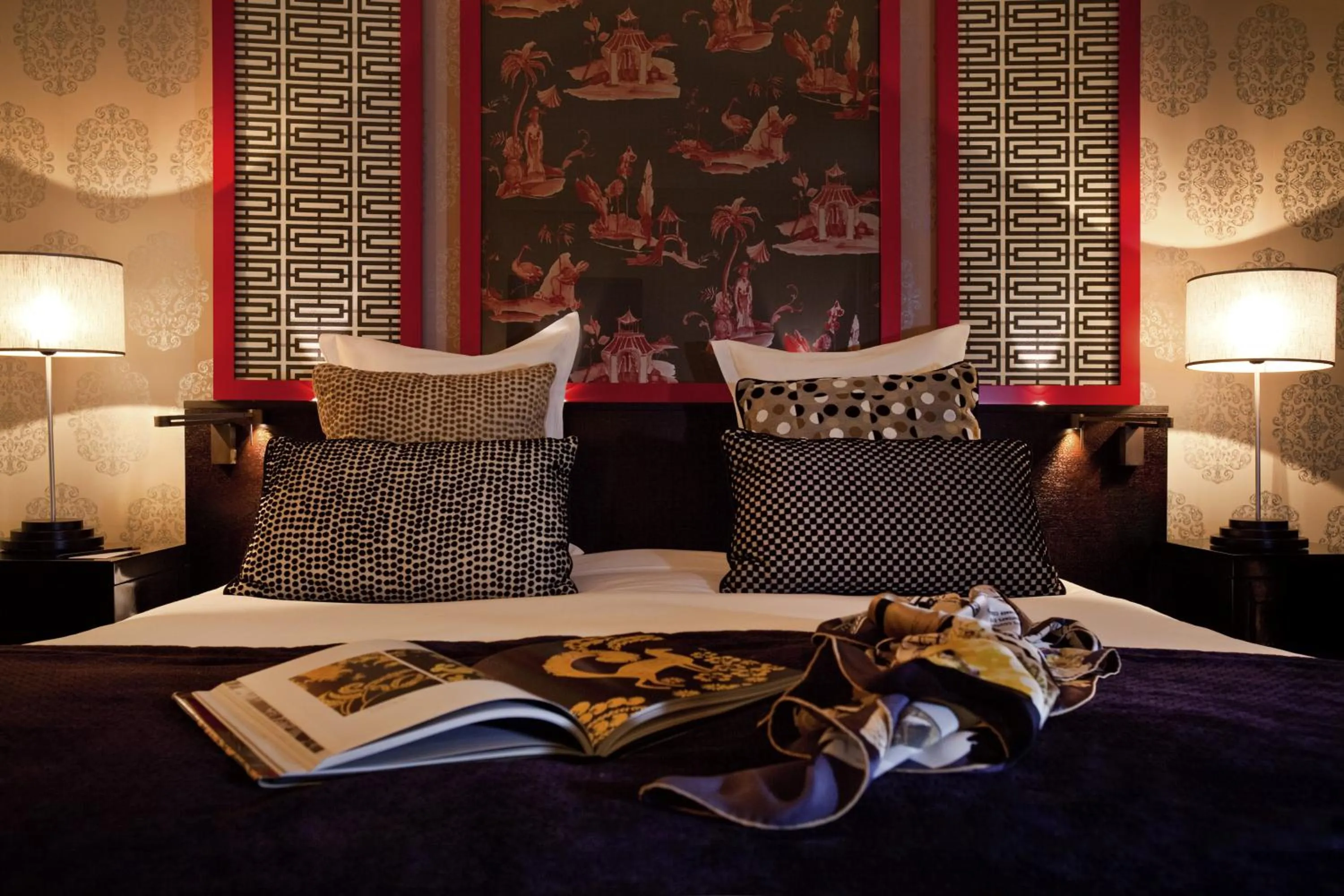 Bed in Le Stendhal Place Vendôme Hotel Paris - MGallery Collection