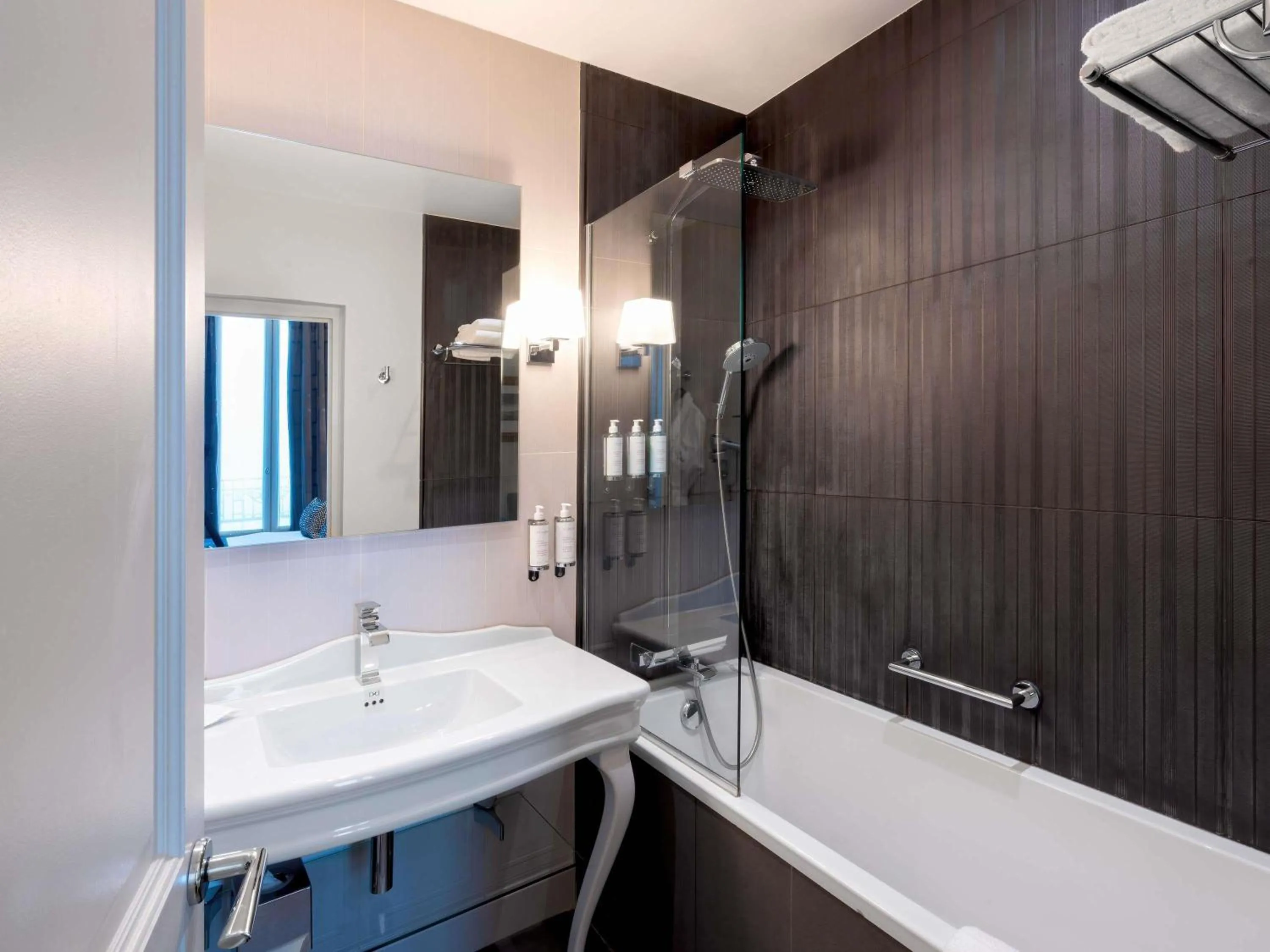 Bedroom in Le Stendhal Place Vendôme Hotel Paris - MGallery Collection