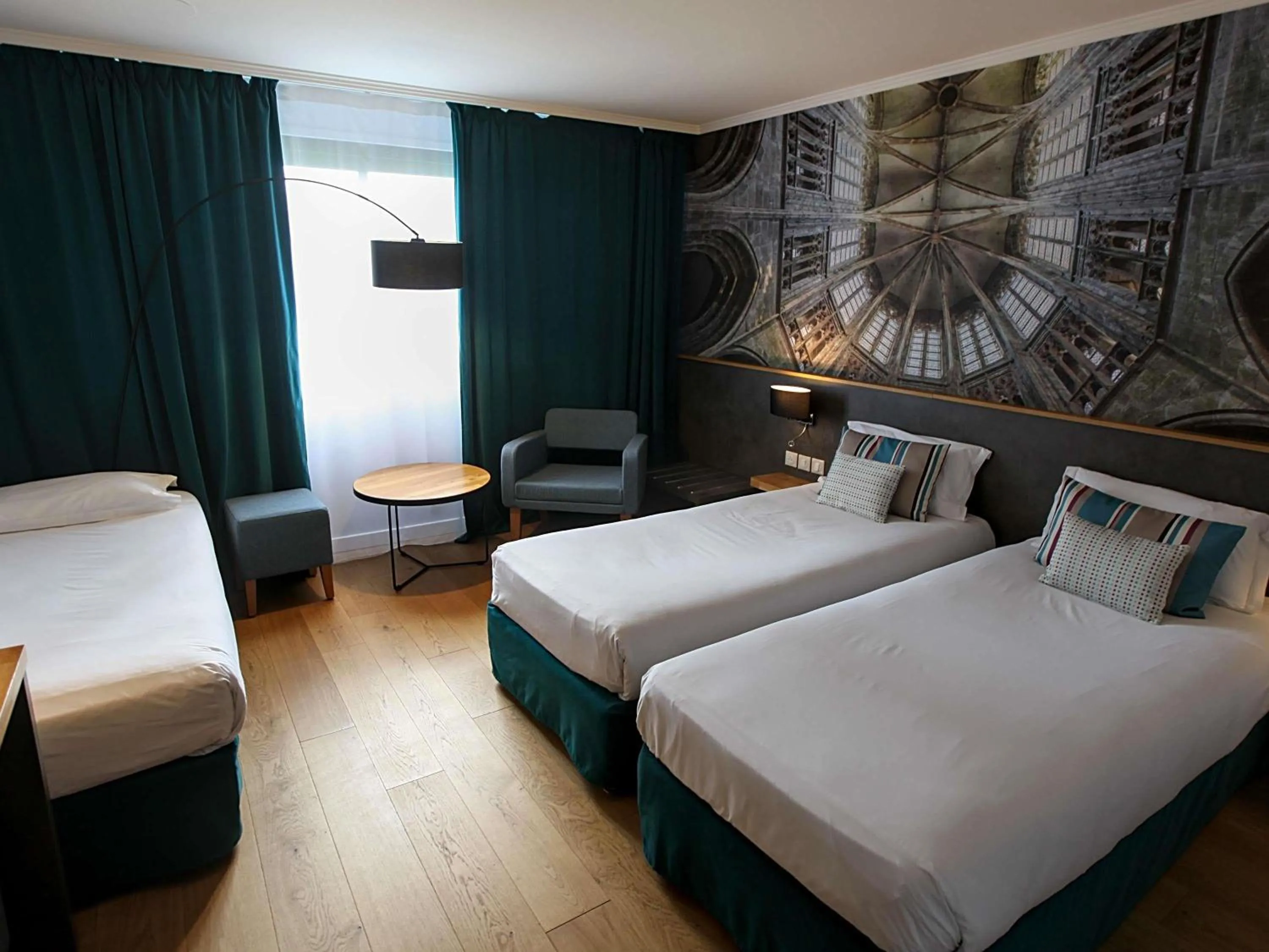 Bedroom, Bed in Mercure Mont Saint Michel