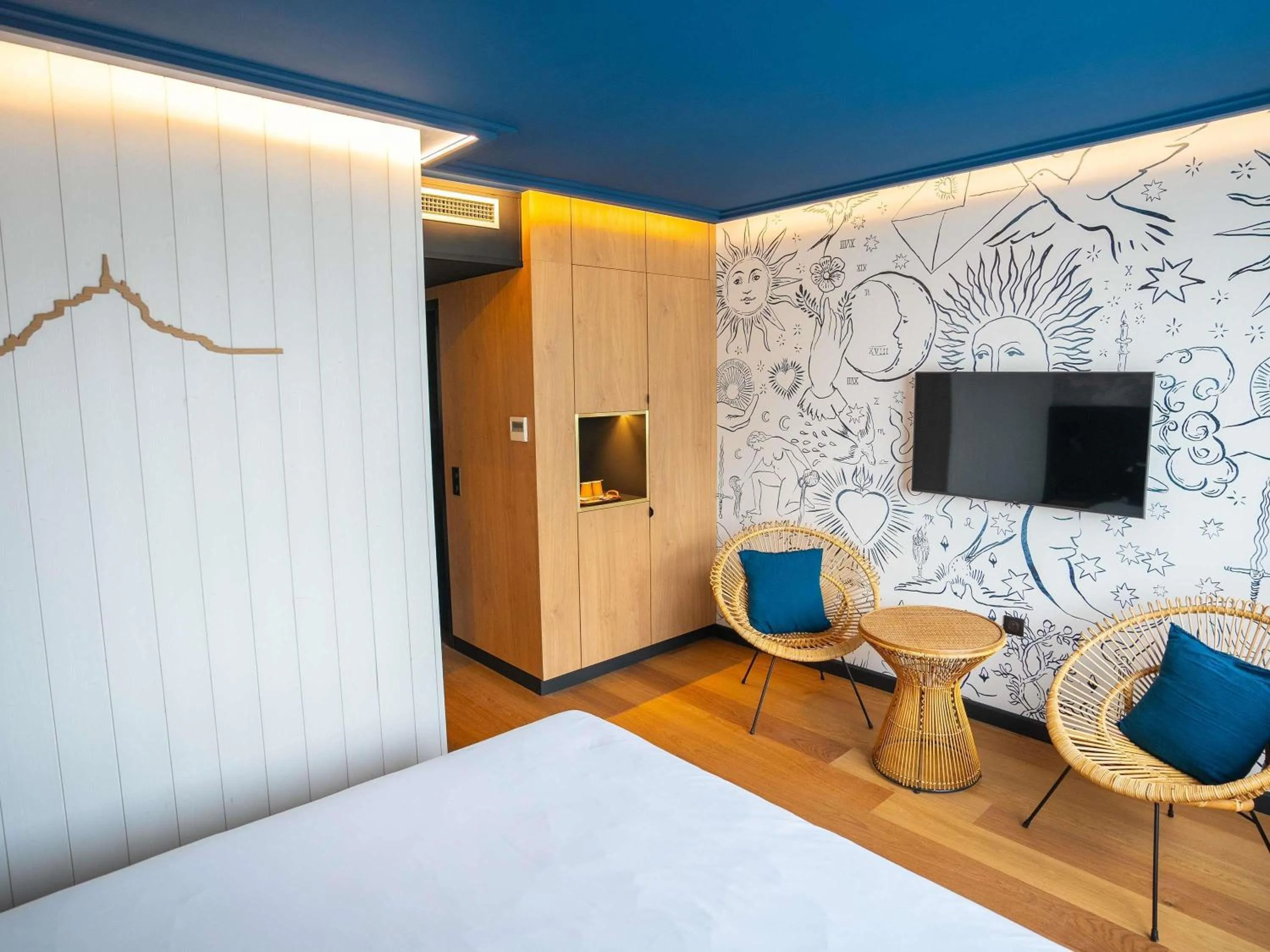 Bedroom, Bed in Mercure Mont Saint Michel