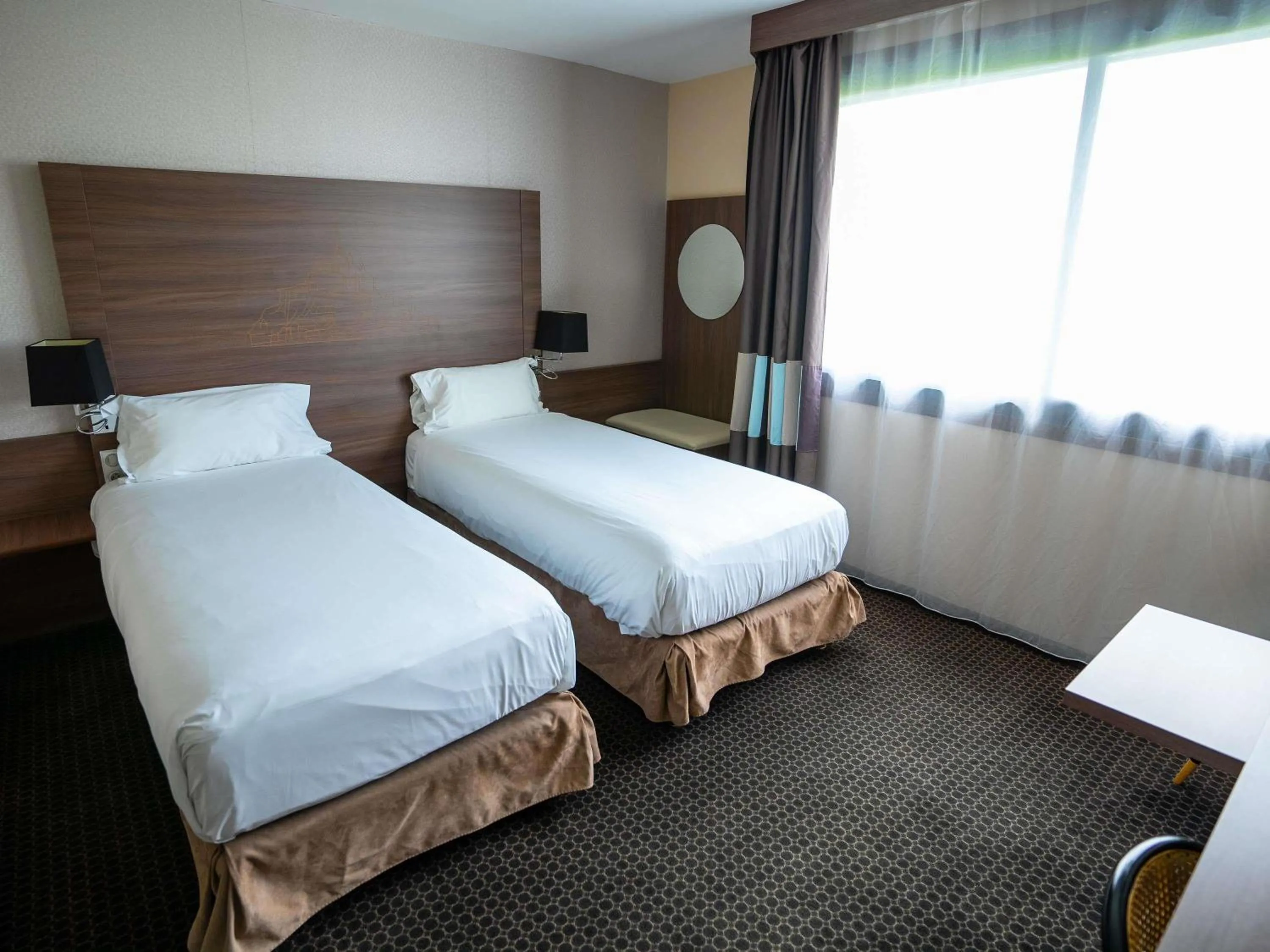 Bedroom, Bed in Mercure Mont Saint Michel