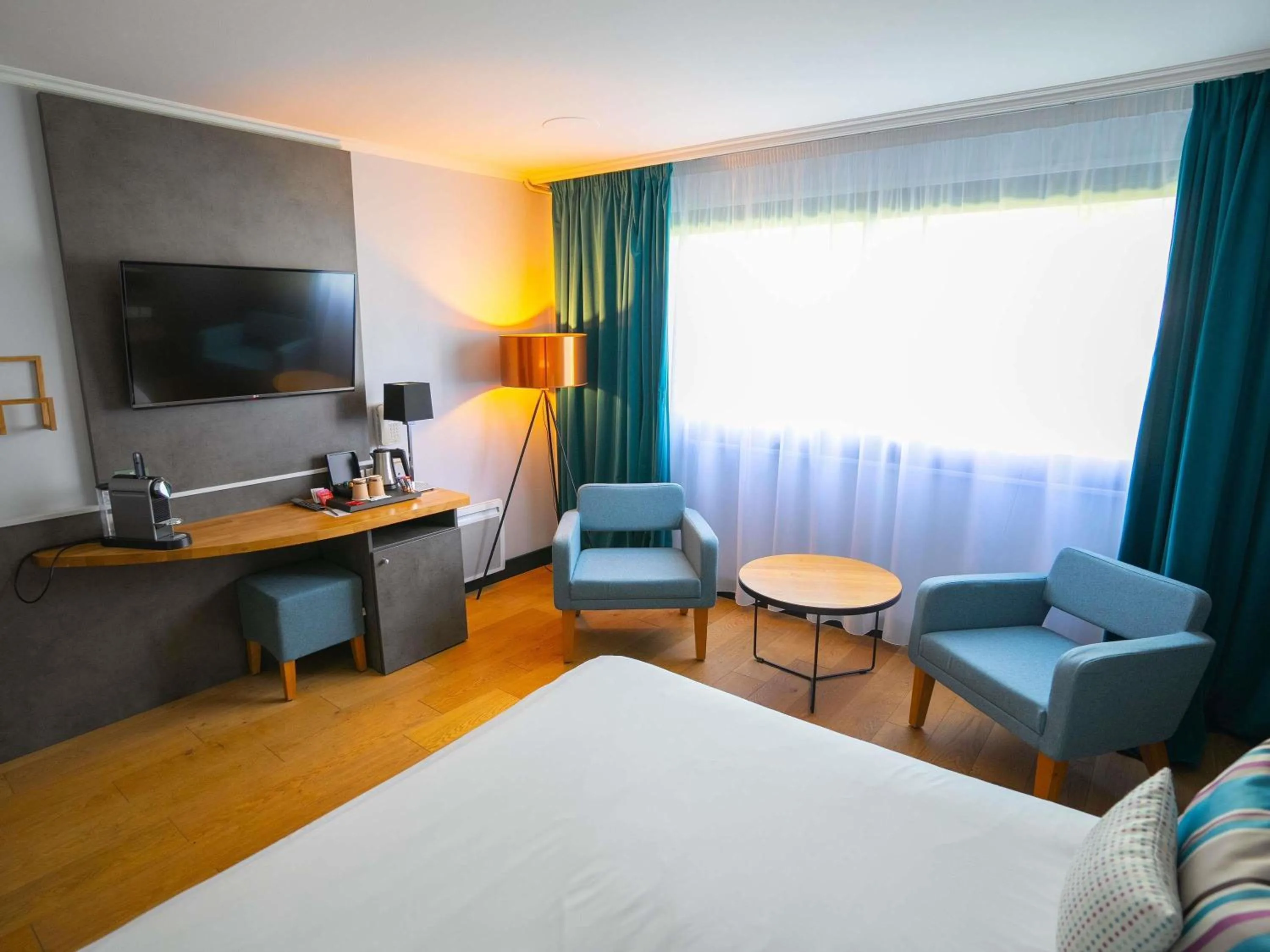 Bedroom, Bed in Mercure Mont Saint Michel