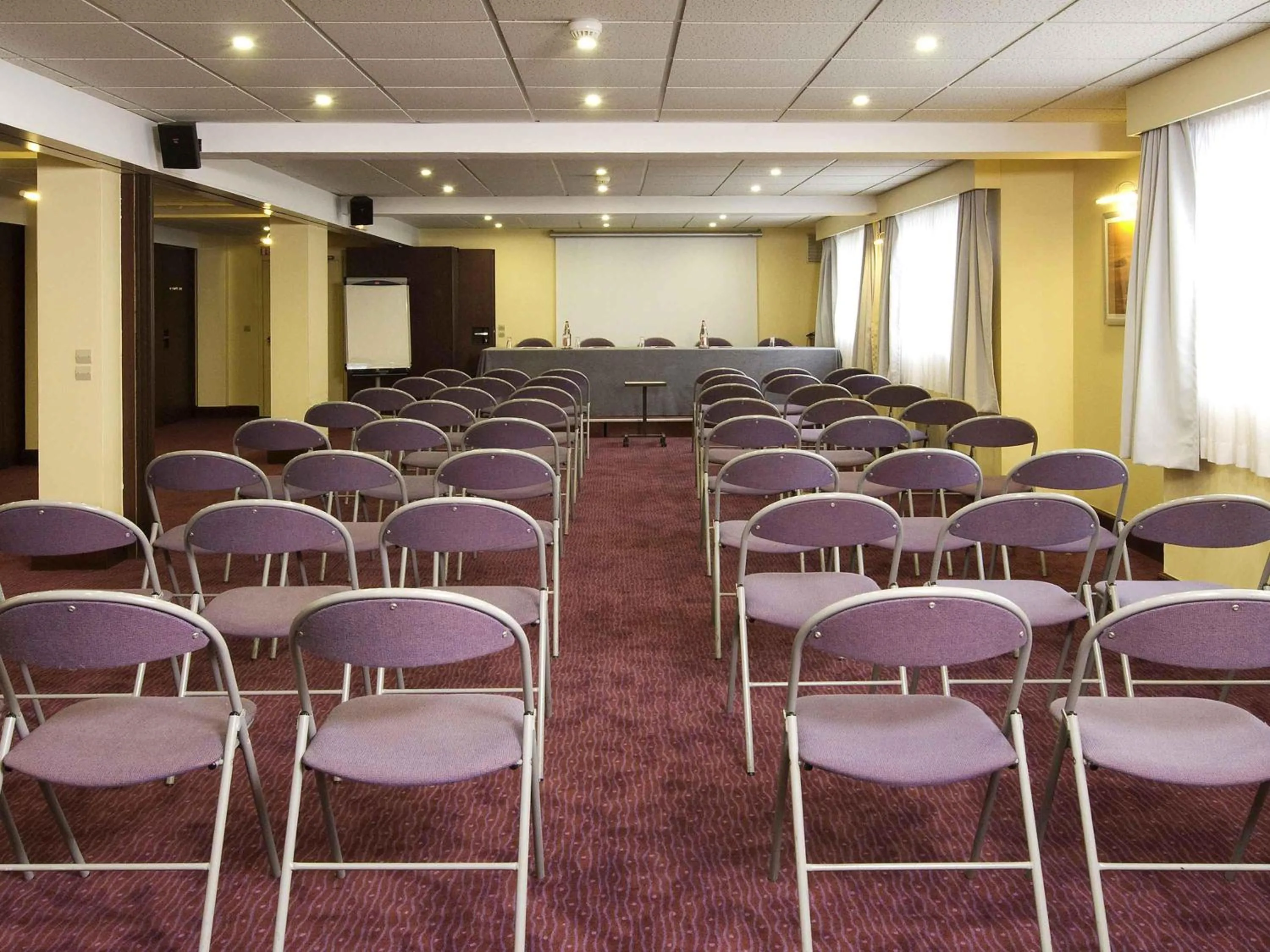 Meeting/conference room in Mercure Mont Saint Michel