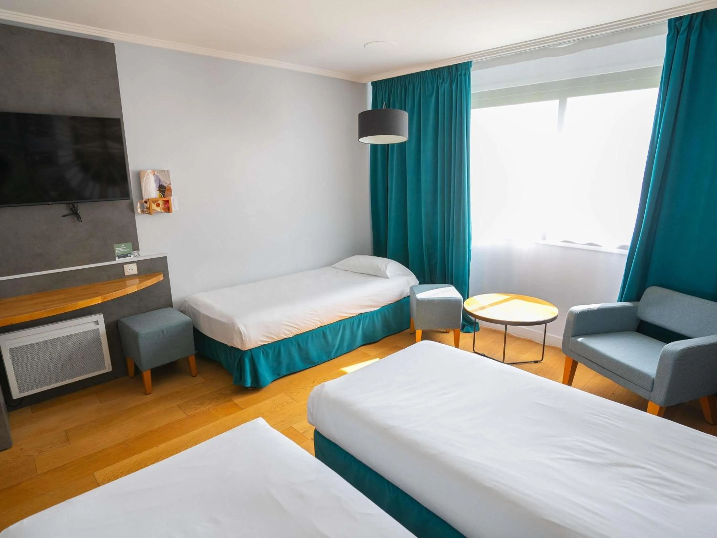 Bedroom, Bed in Mercure Mont Saint Michel