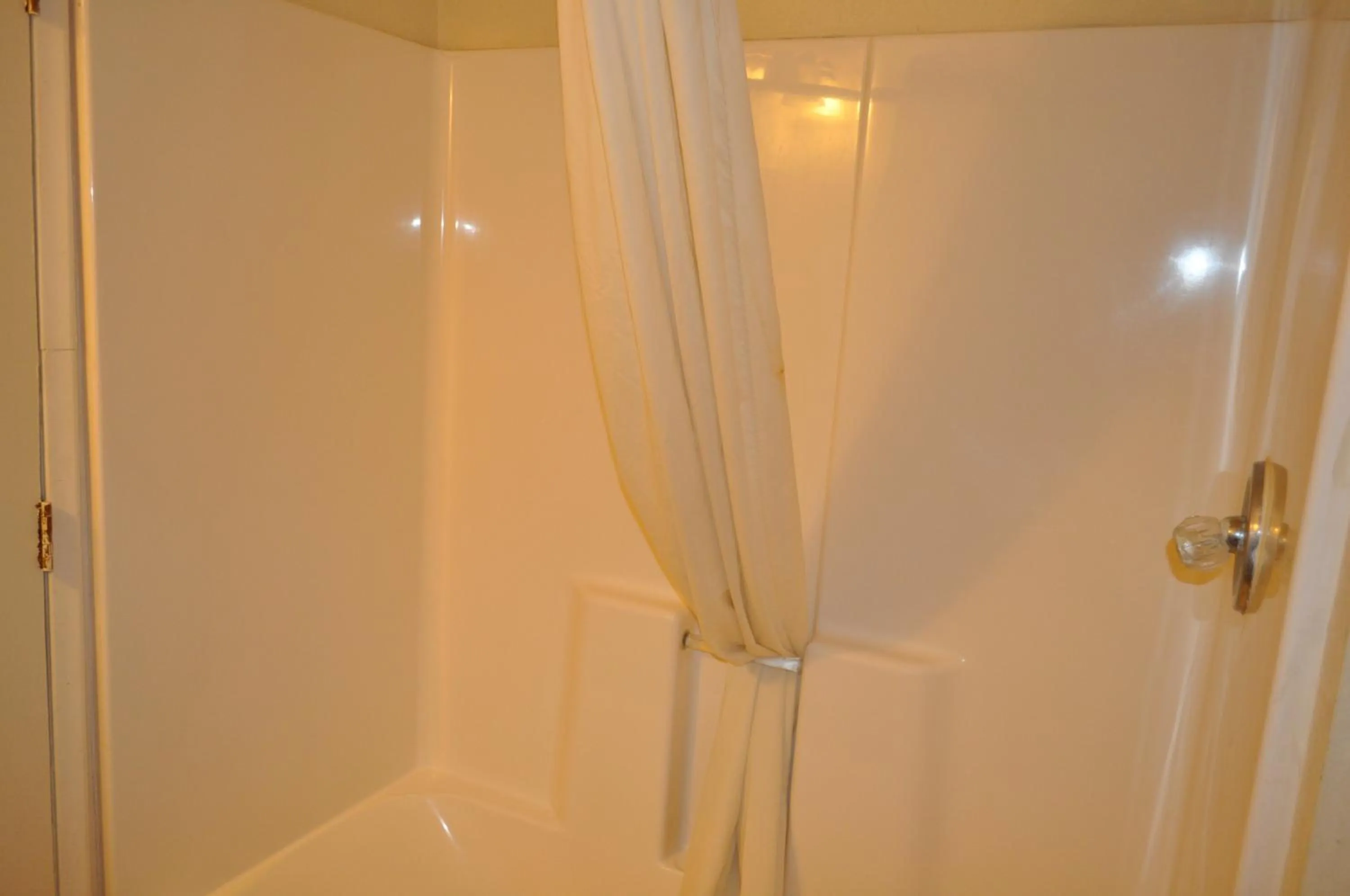 Bathroom in California Suites Motel