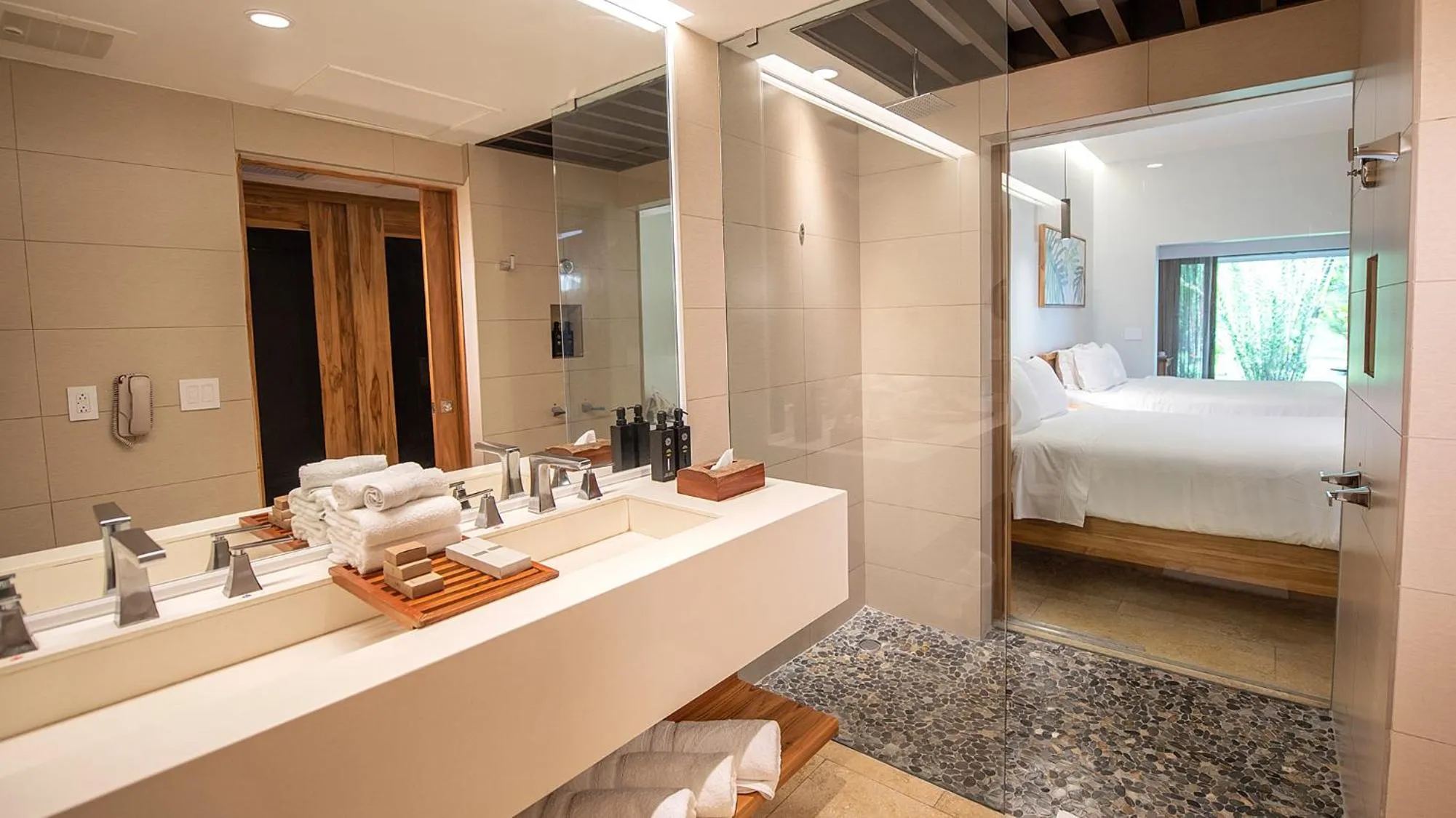 Bathroom, Bed in Tabacón Thermal Resort & Spa