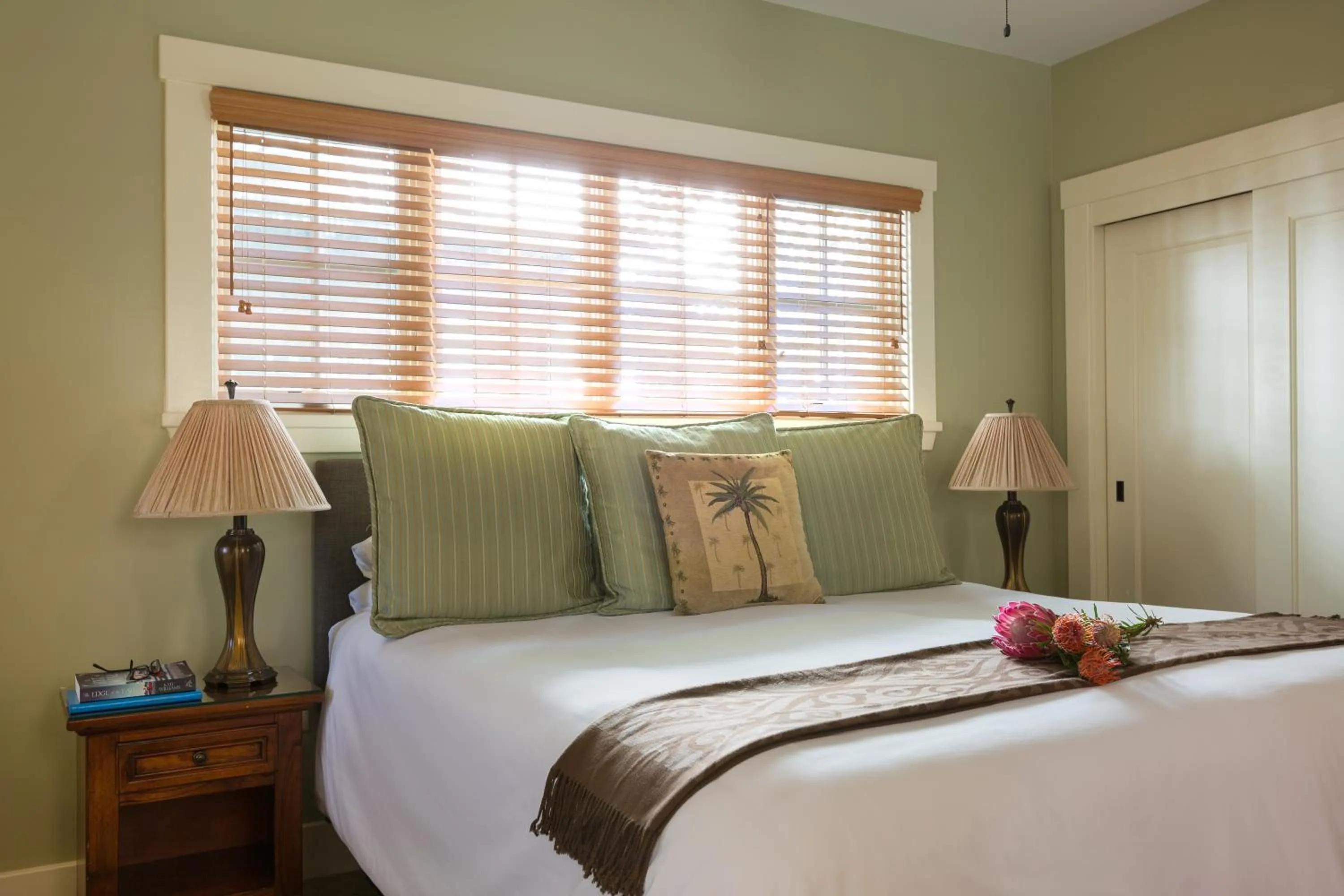 Bedroom, Bed in 1906 Lodge