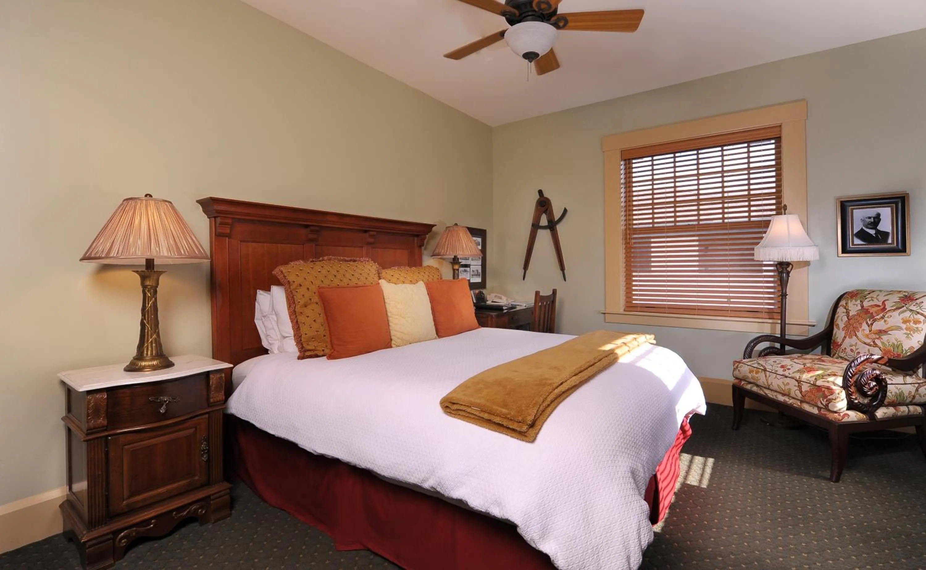 Bedroom, Bed in 1906 Lodge