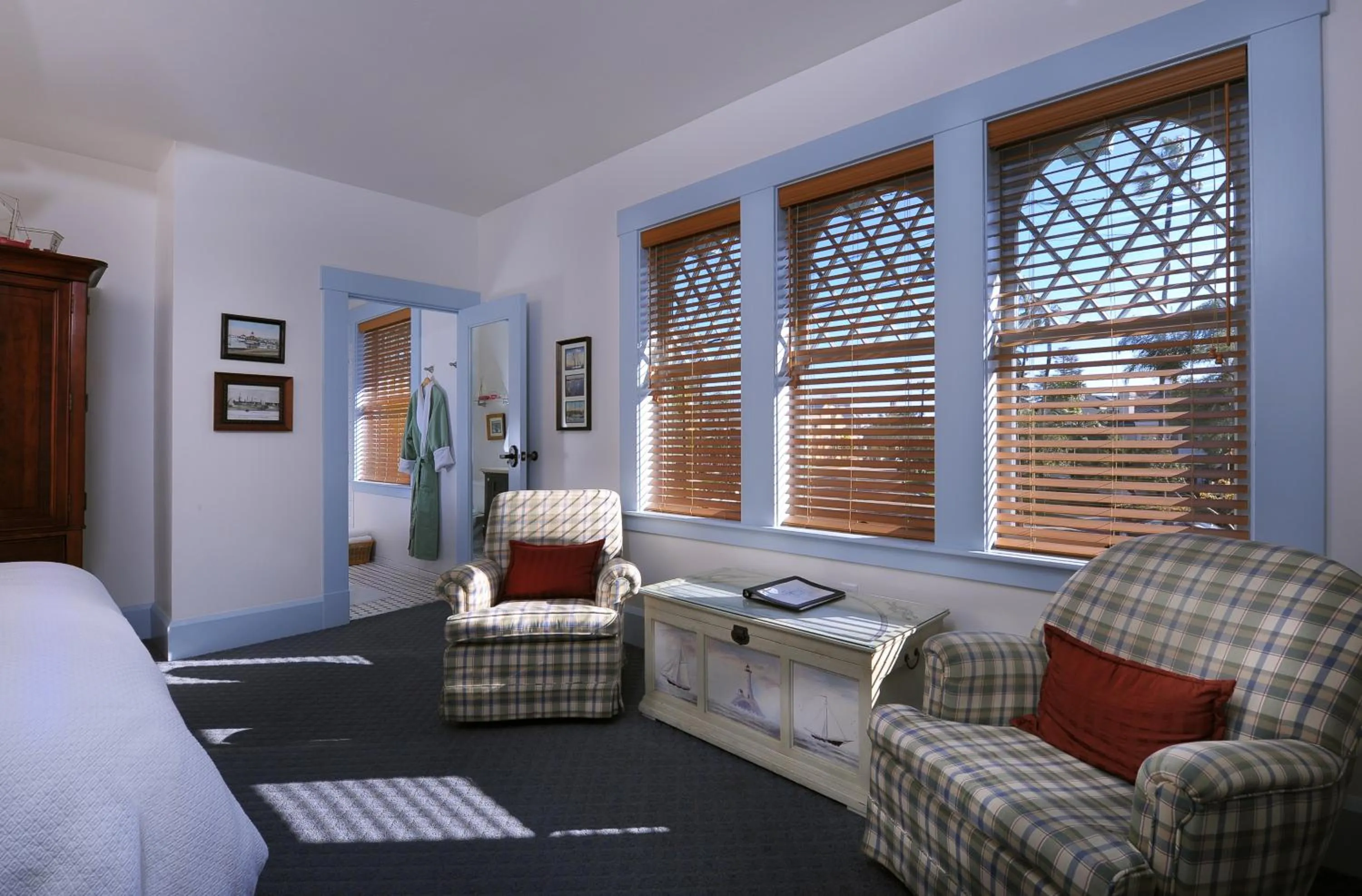 Seating area in 1906 Lodge