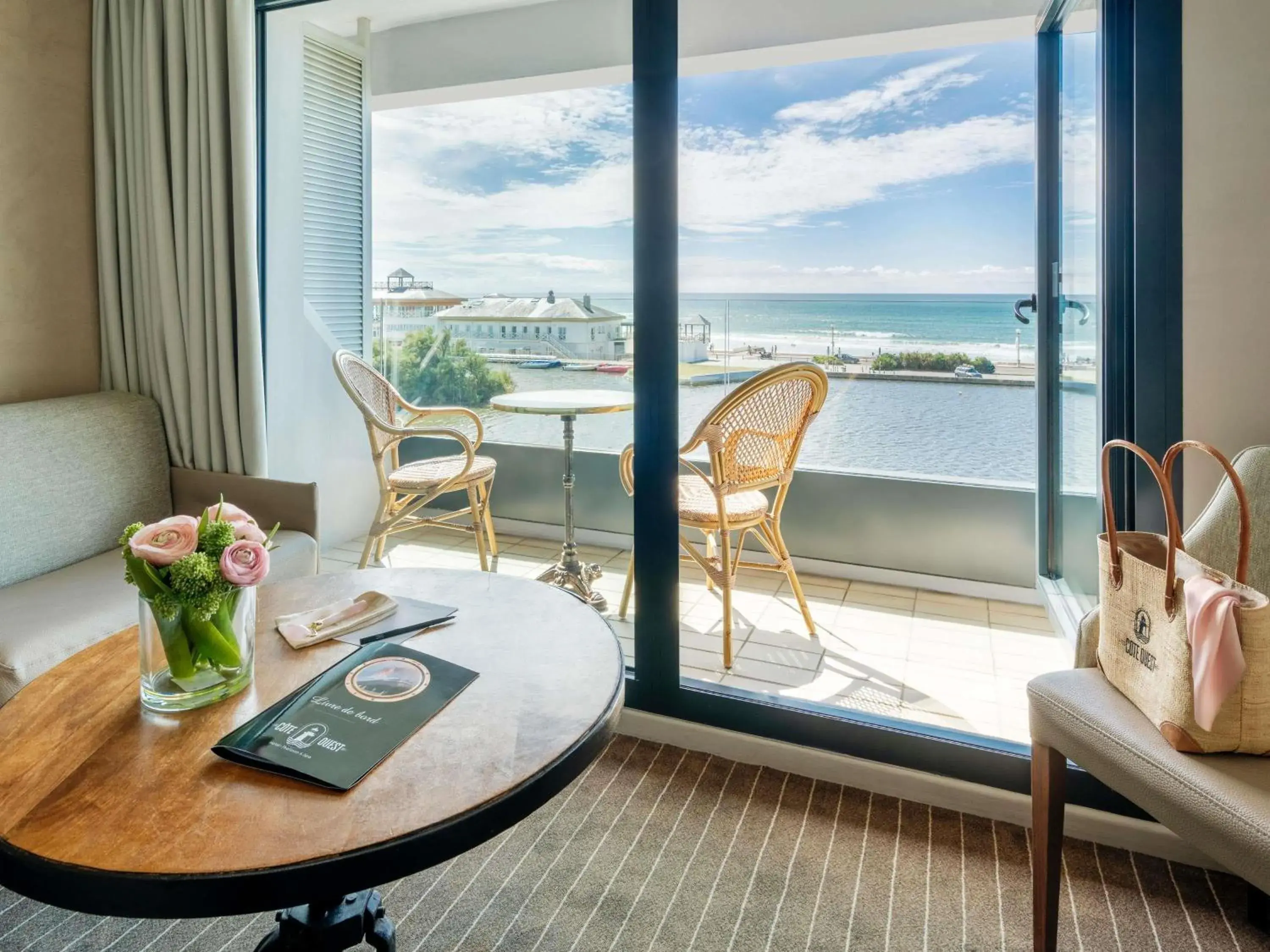 Classic Room with Queen Bed or Two Single Beds, Balcony and Sea View in Côte Ouest Thalasso & Spa Les Sables d'Olonne - MGallery Collection Classic Room with Queen Bed or Two Single Beds, Balcony and Sea View in Côte Ouest Thalasso & Spa Les Sables d'Olonne - MGallery Collection