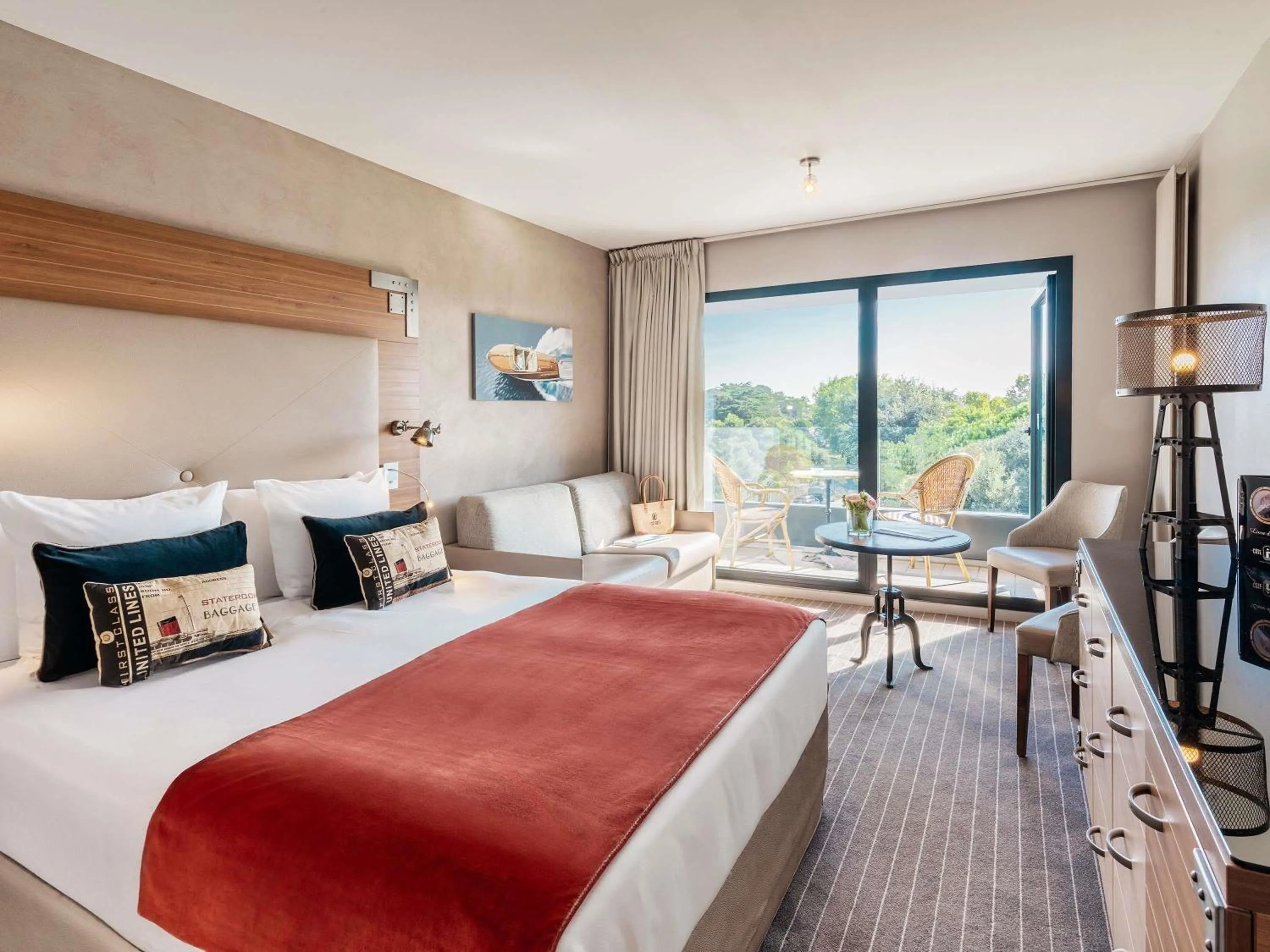 Bedroom, Bed in Côte Ouest Thalasso & Spa Les Sables d'Olonne - MGallery Collection