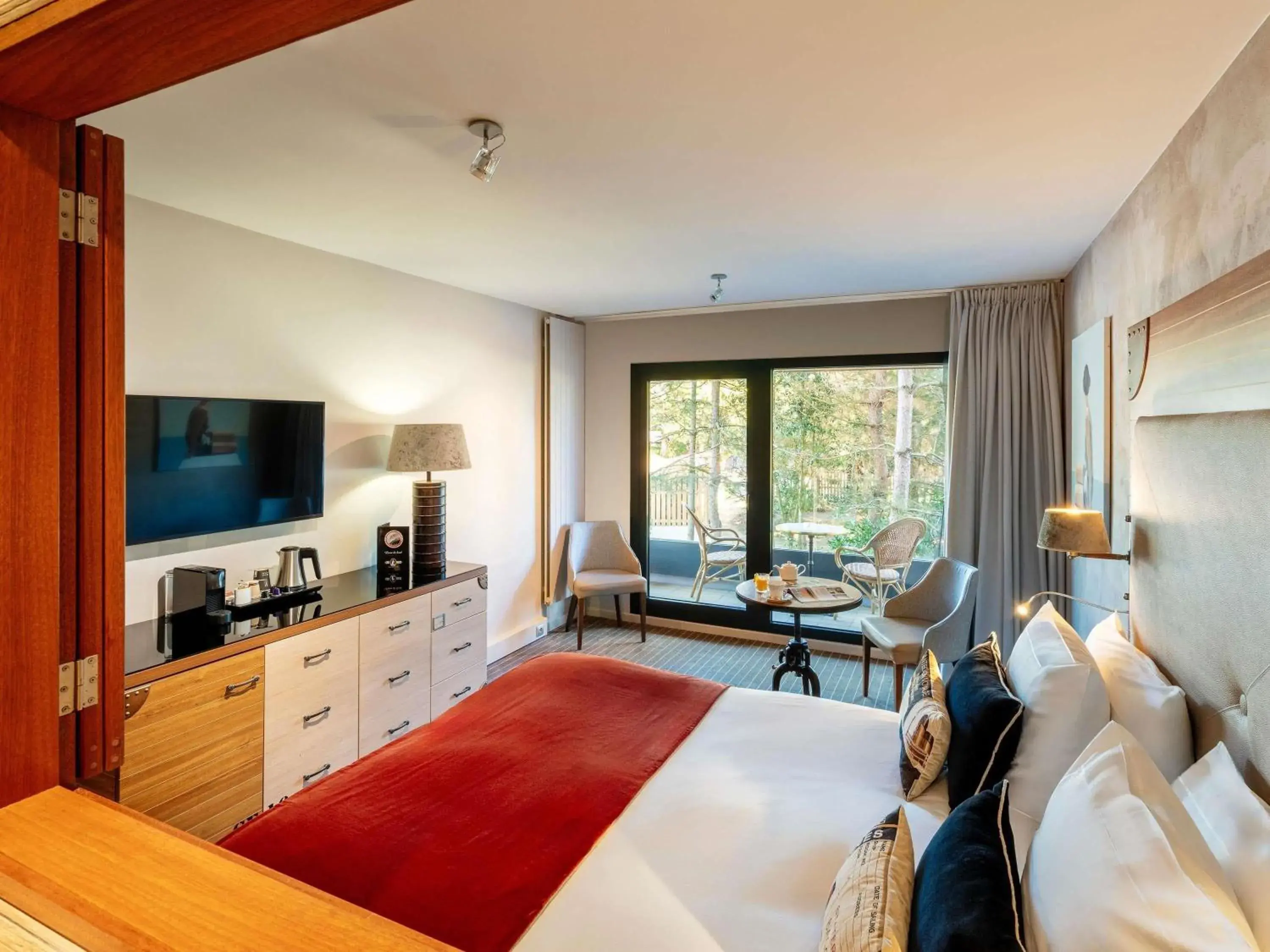 Superior Room with One Queen-Size Bed and Balcony - Pine Forest Side in Côte Ouest Thalasso & Spa Les Sables d'Olonne - MGallery Collection Superior Room with One Queen-Size Bed and Balcony - Pine Forest Side in Côte Ouest Thalasso & Spa Les Sables d'Olonne - MGallery Collection