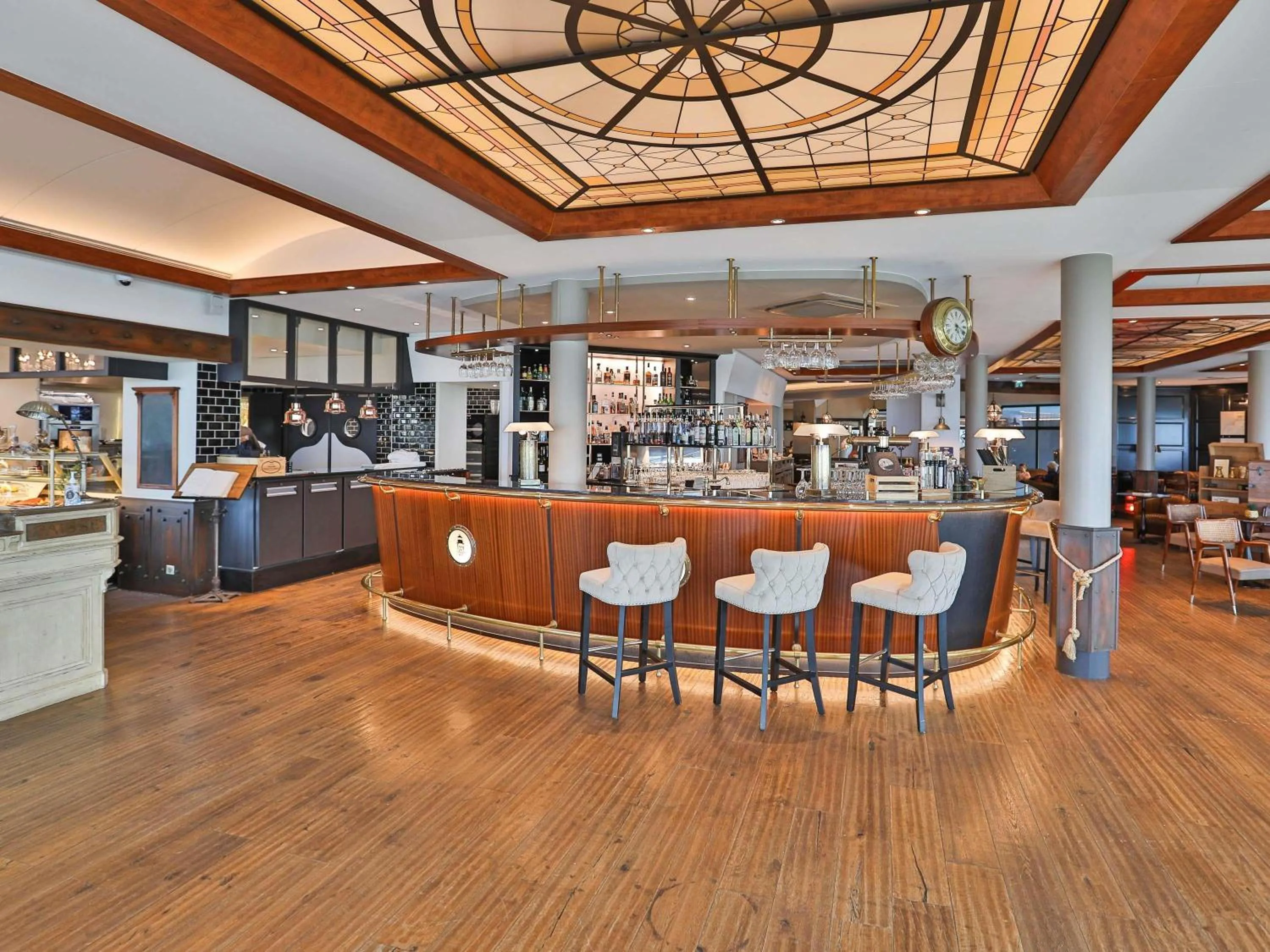 Lounge or bar in Côte Ouest Thalasso & Spa Les Sables d'Olonne - MGallery Collection