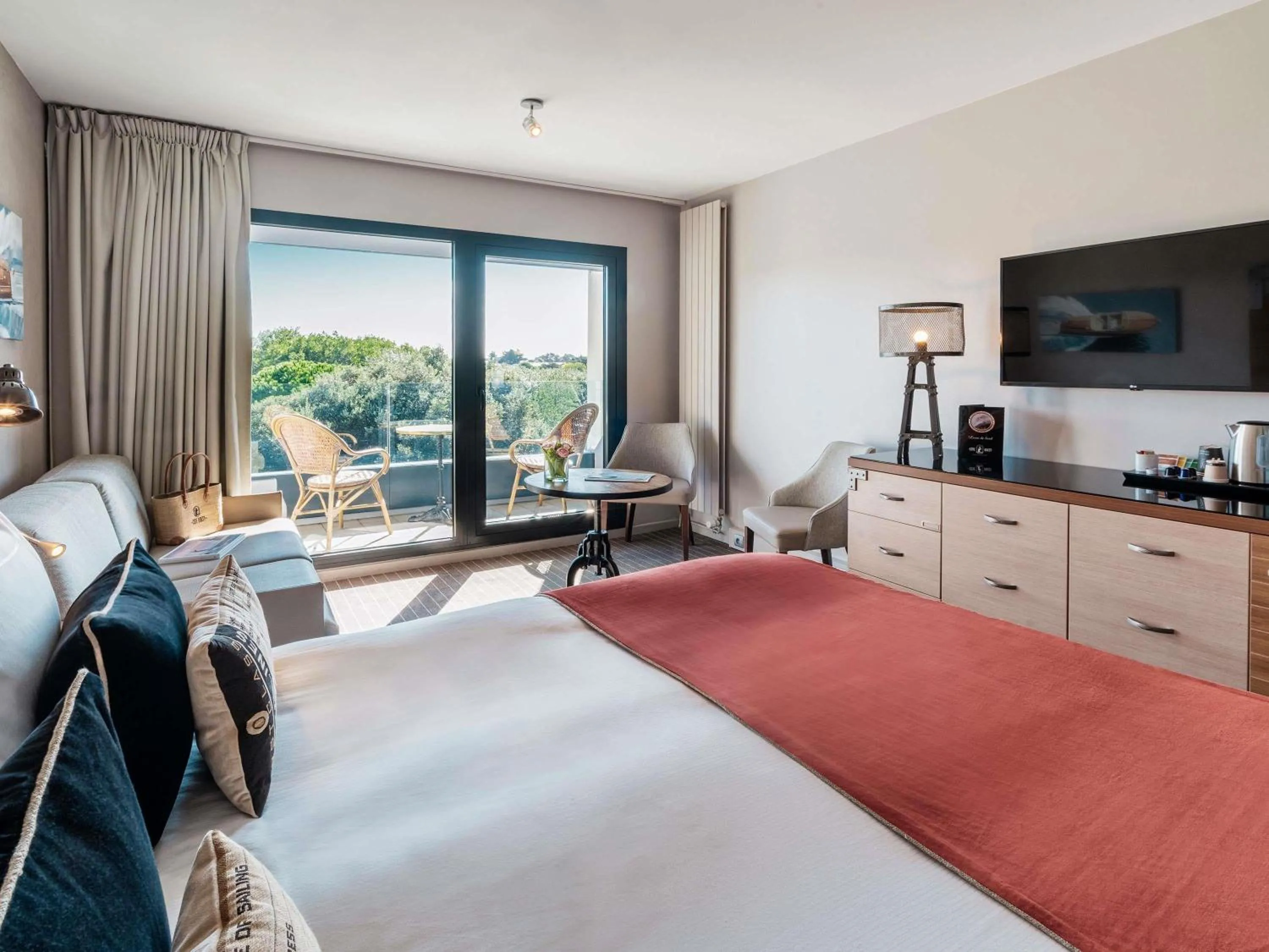 Bedroom, Bed in Côte Ouest Thalasso & Spa Les Sables d'Olonne - MGallery Collection