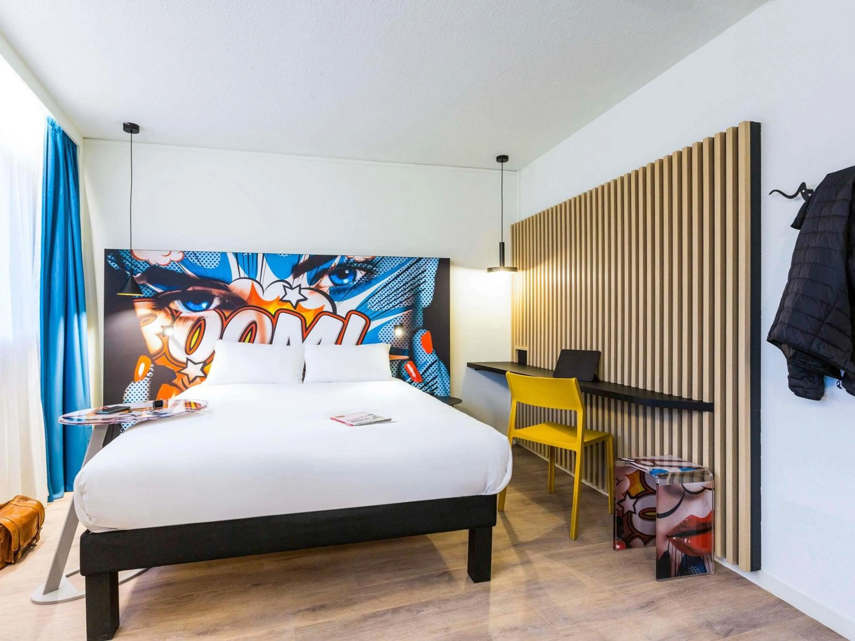 Property building, Bed in ibis Styles Bordeaux Sud