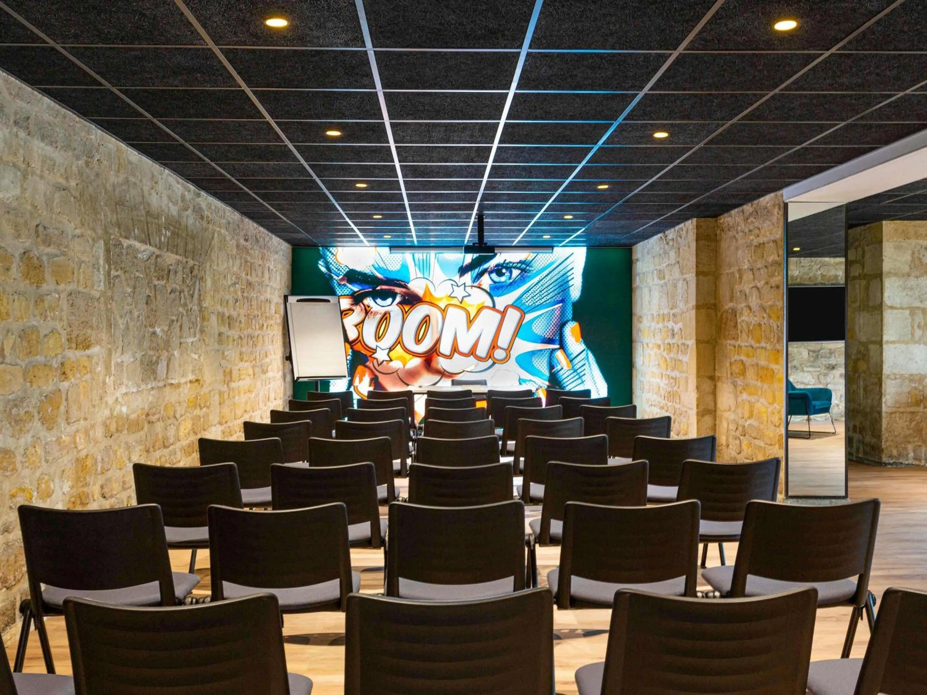 Meeting/conference room in ibis Styles Bordeaux Sud
