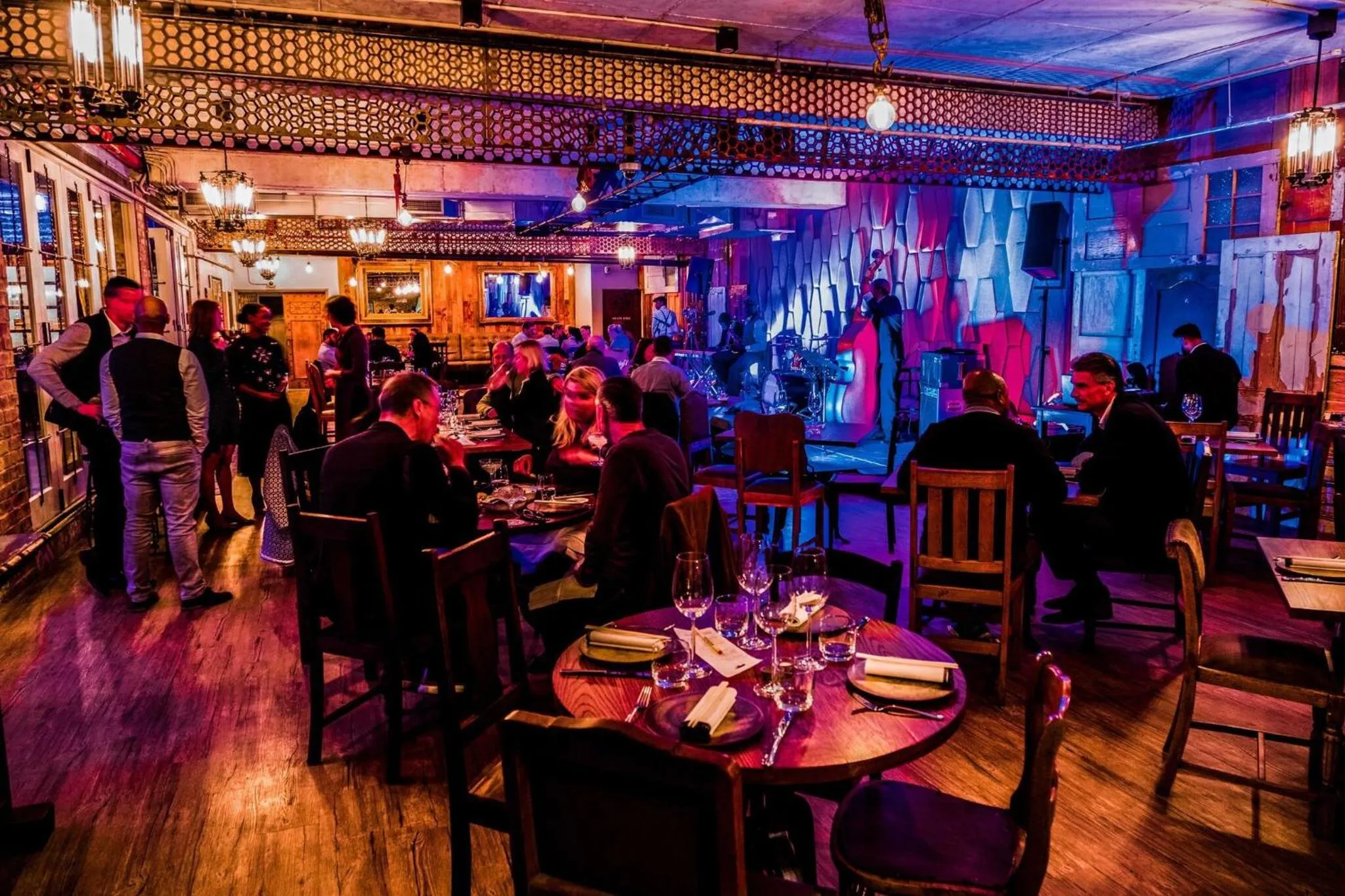 Restaurant/places to eat in Hallmark House