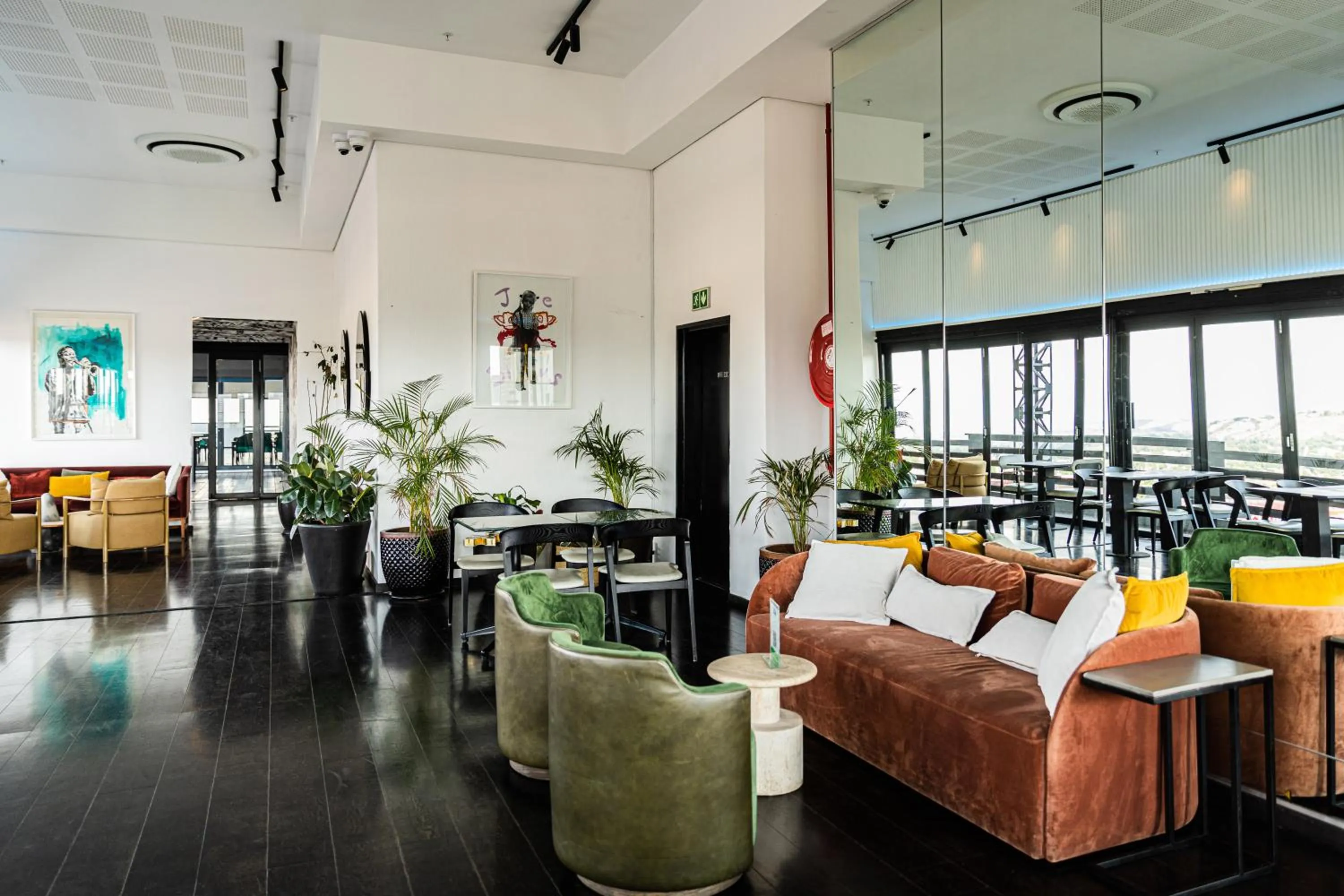 Restaurant/places to eat in Hallmark House