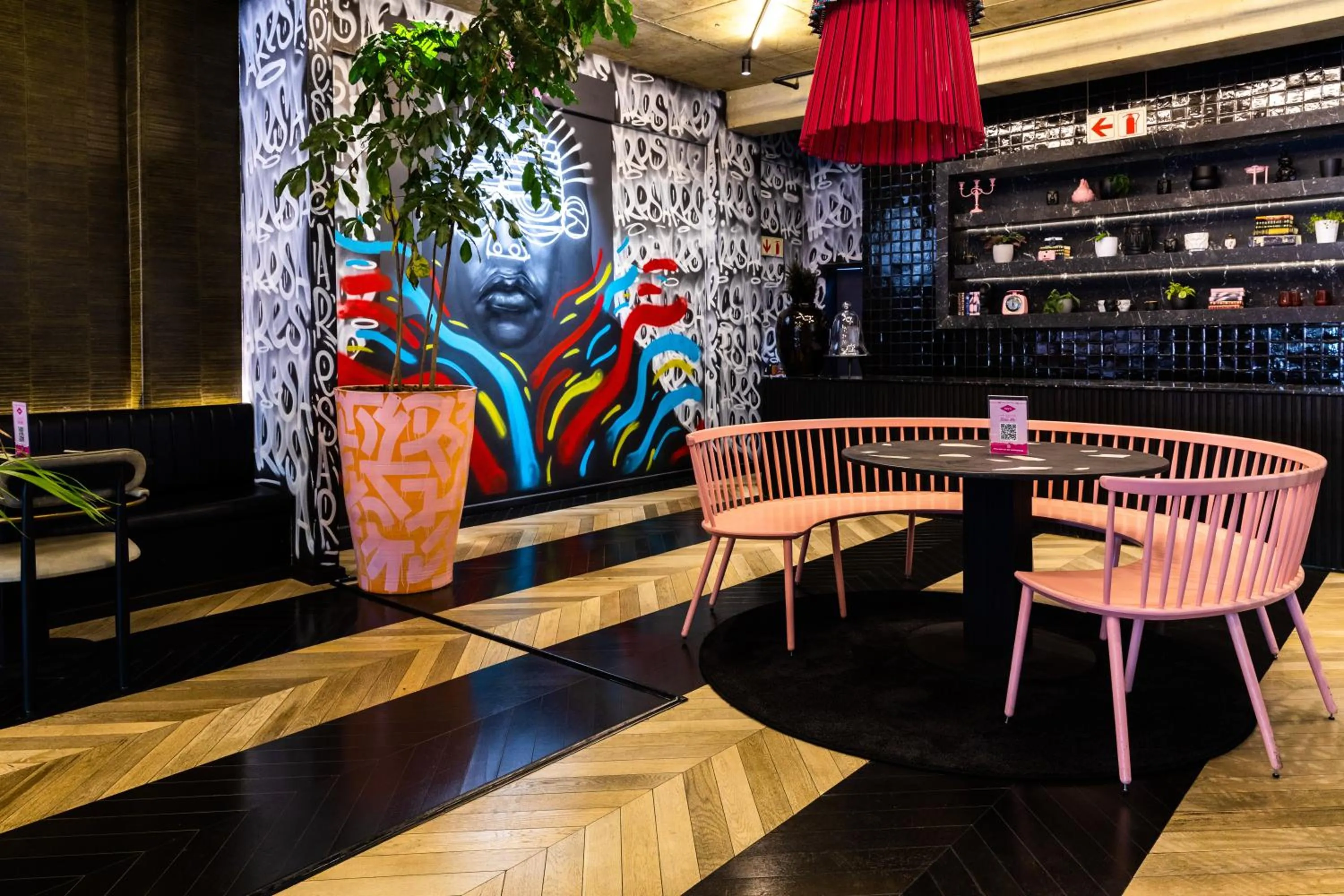 Restaurant/places to eat in Hallmark House