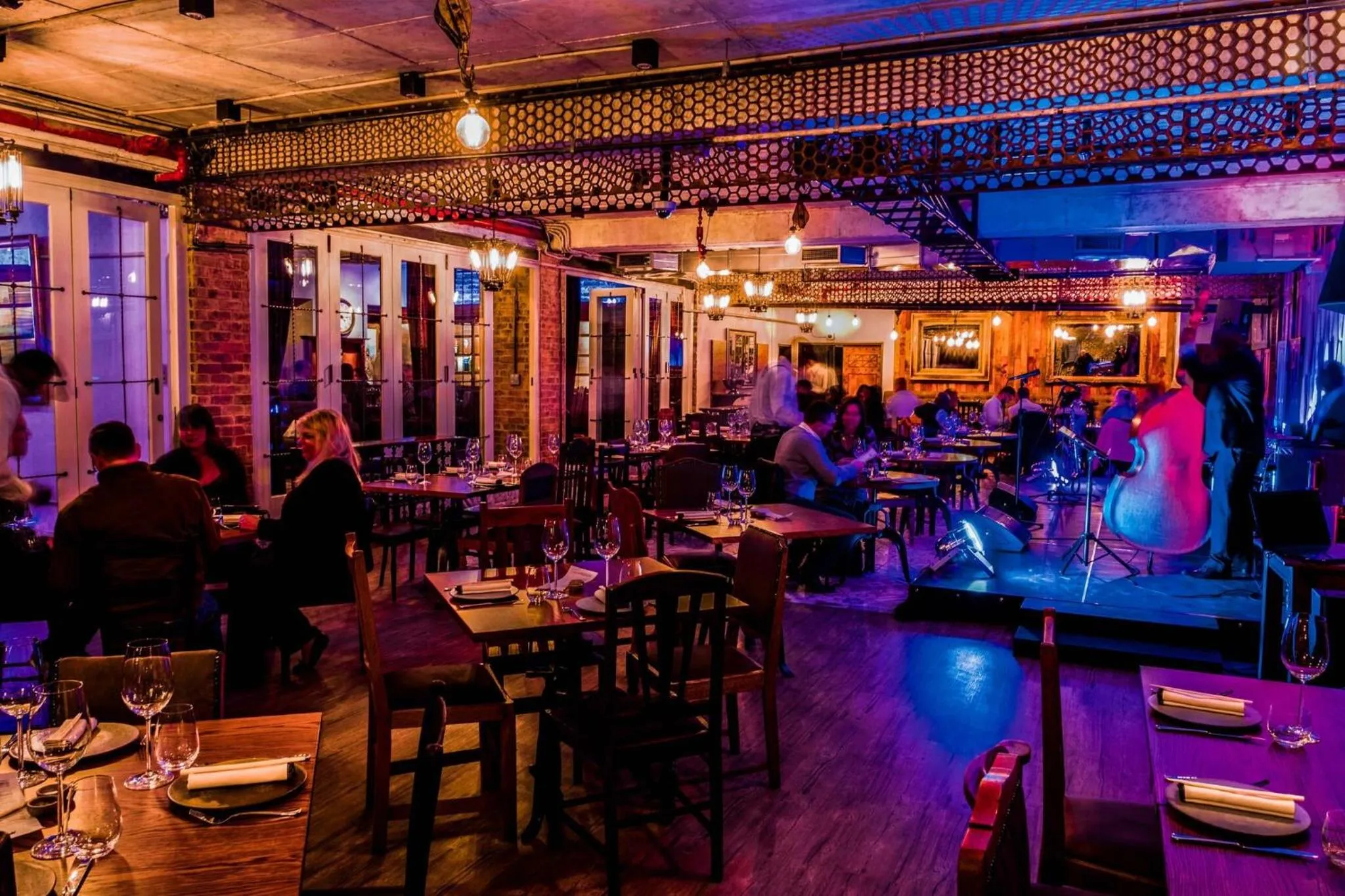 Restaurant/places to eat in Hallmark House