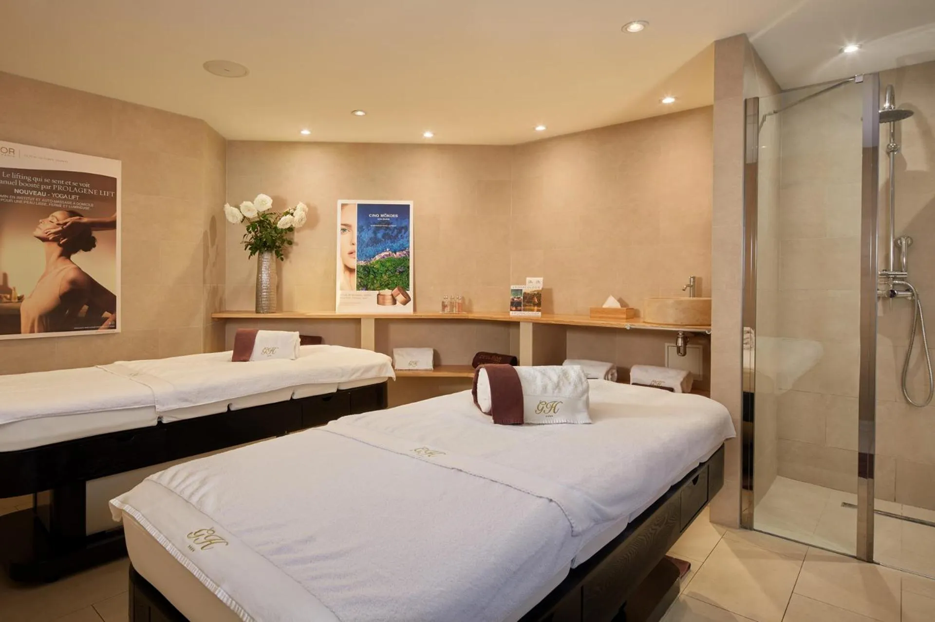 Massage, Bed in Le Grand Hôtel Le Touquet-Paris-Plage