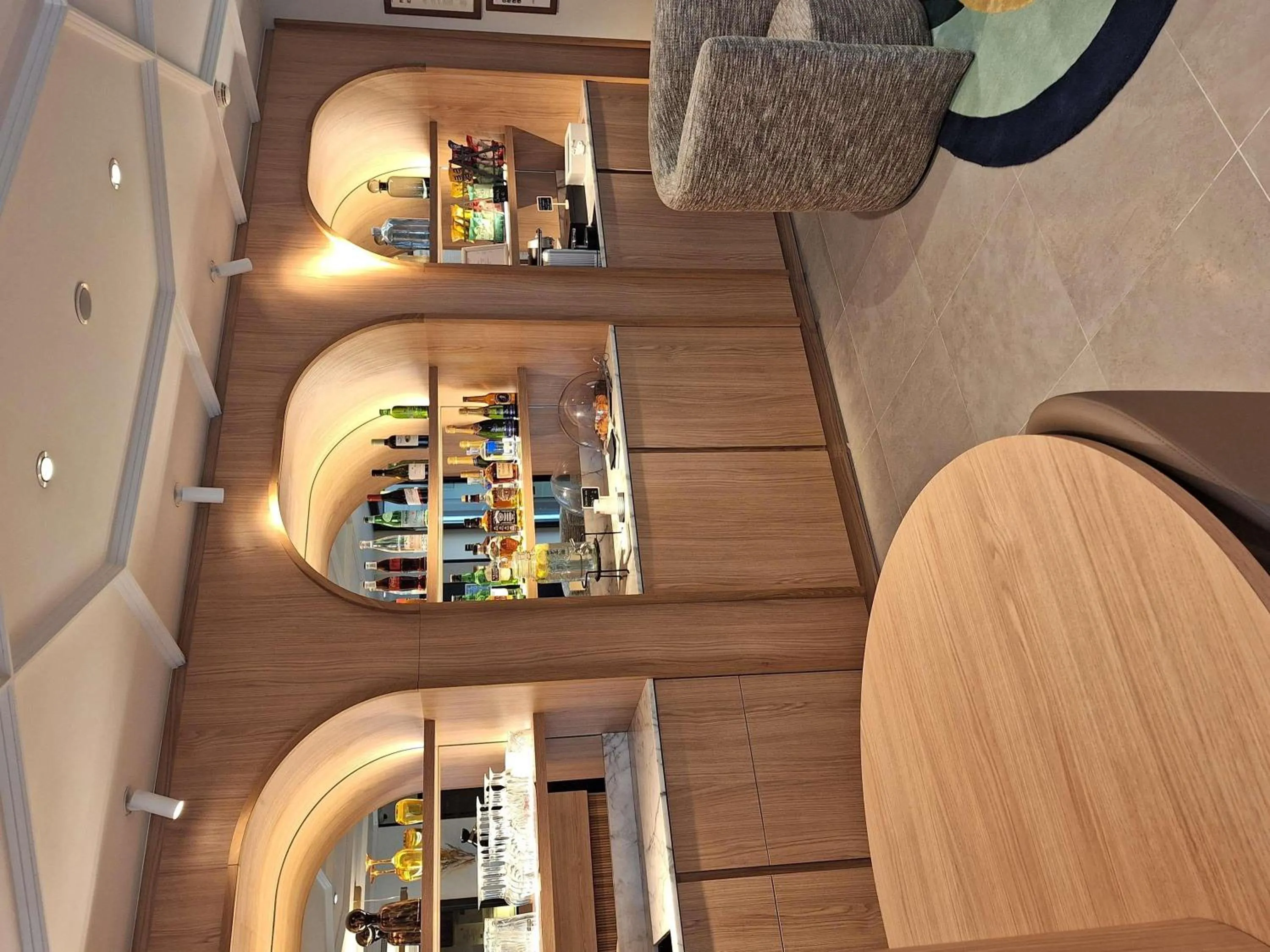 Lounge or bar in Mercure Paris Arc de Triomphe Wagram