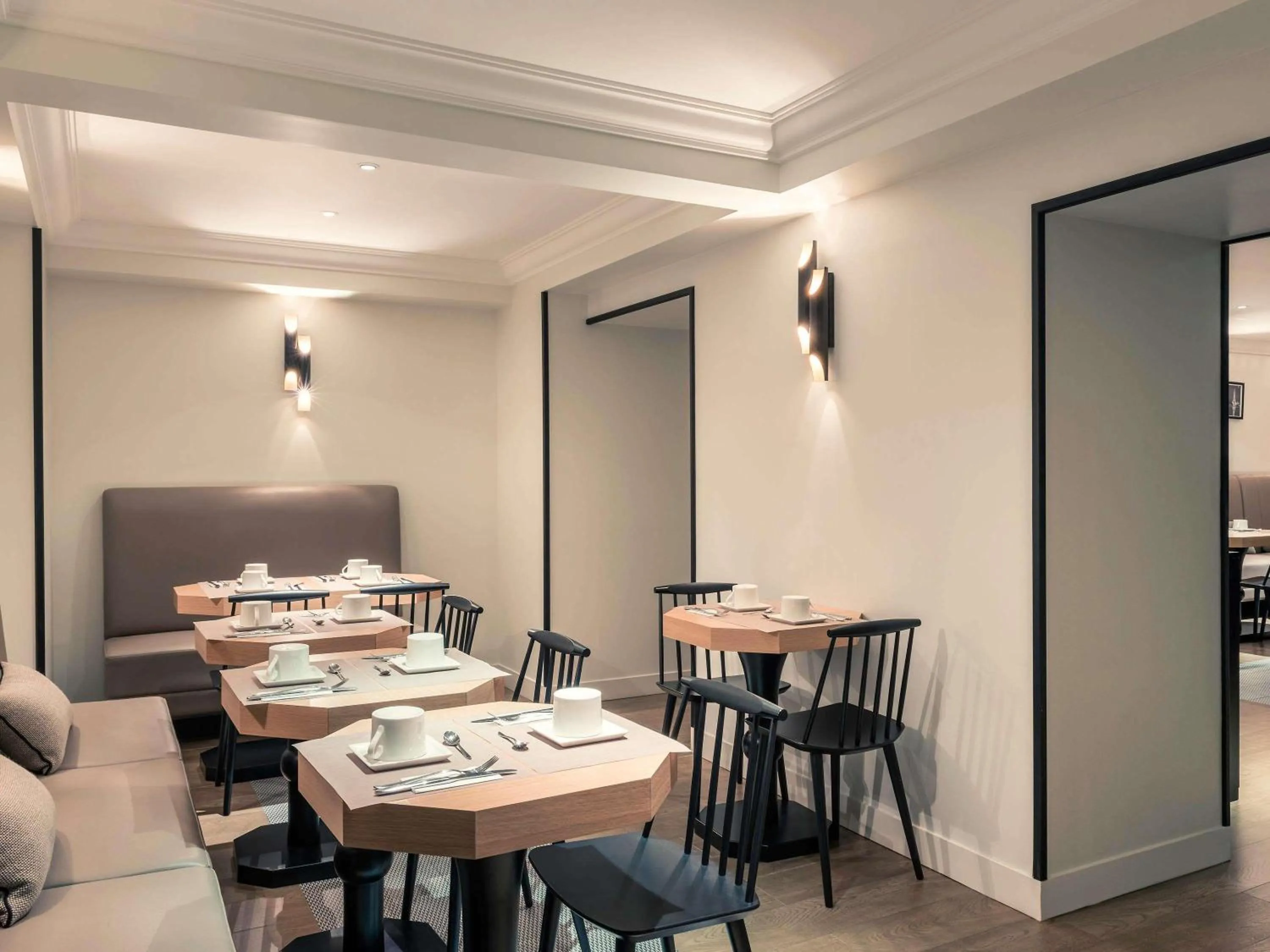 Property building in Mercure Paris Arc de Triomphe Wagram