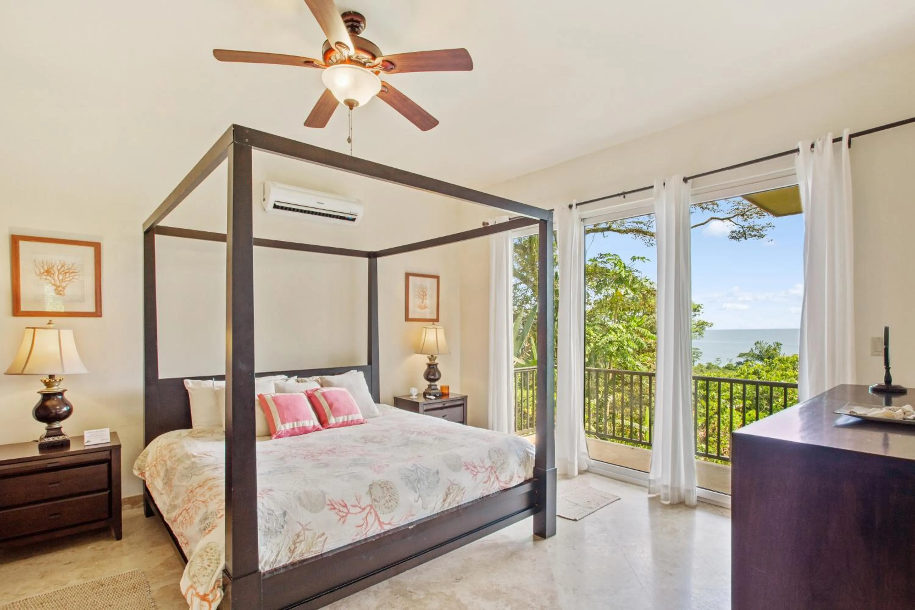 Bed in Red Frog Beach Island Resort