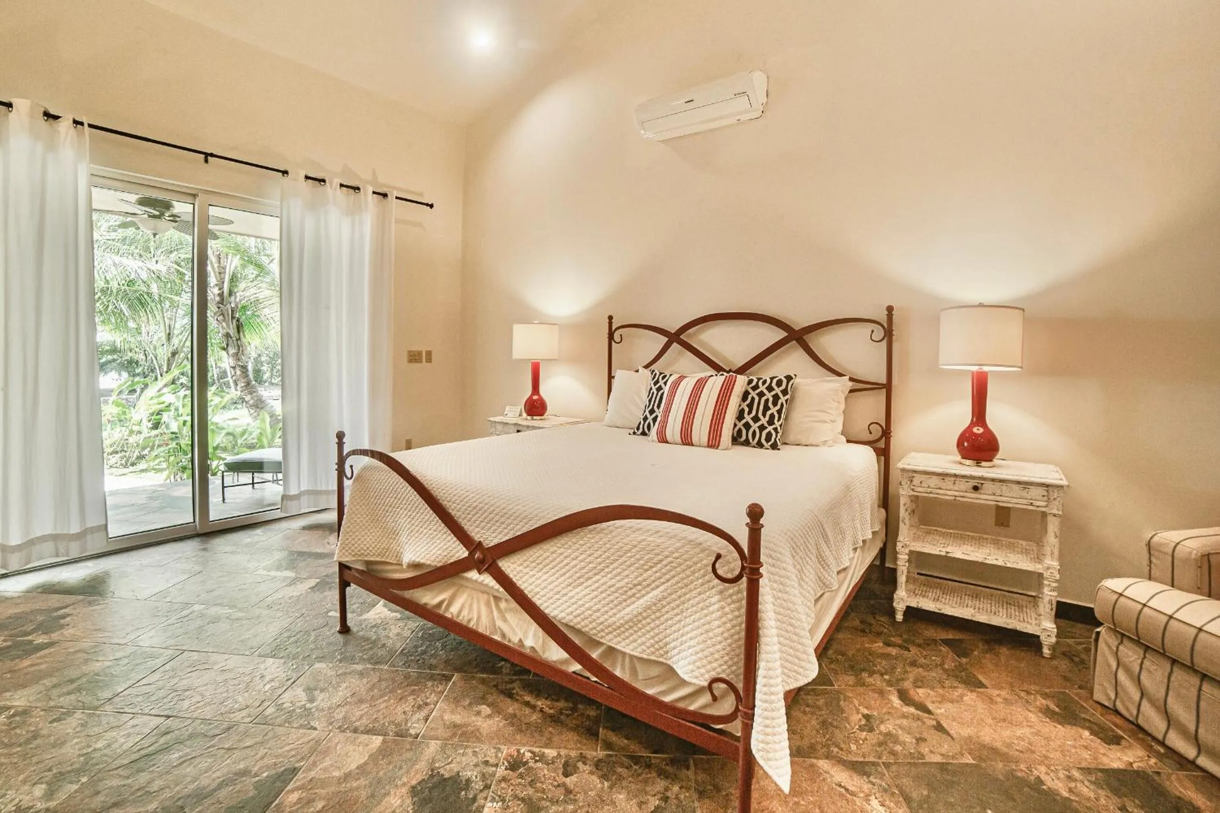 Bed in Red Frog Beach Island Resort