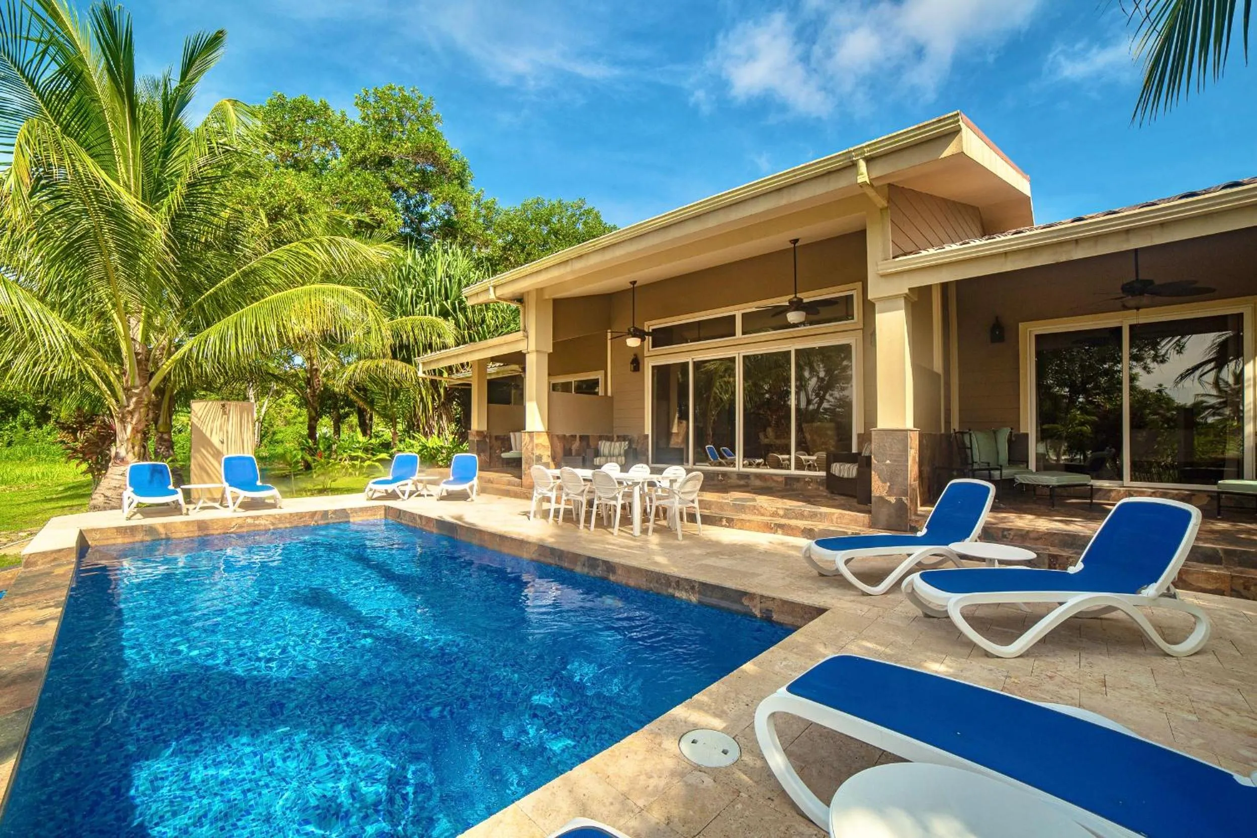 Red Frog Beach Island Resort