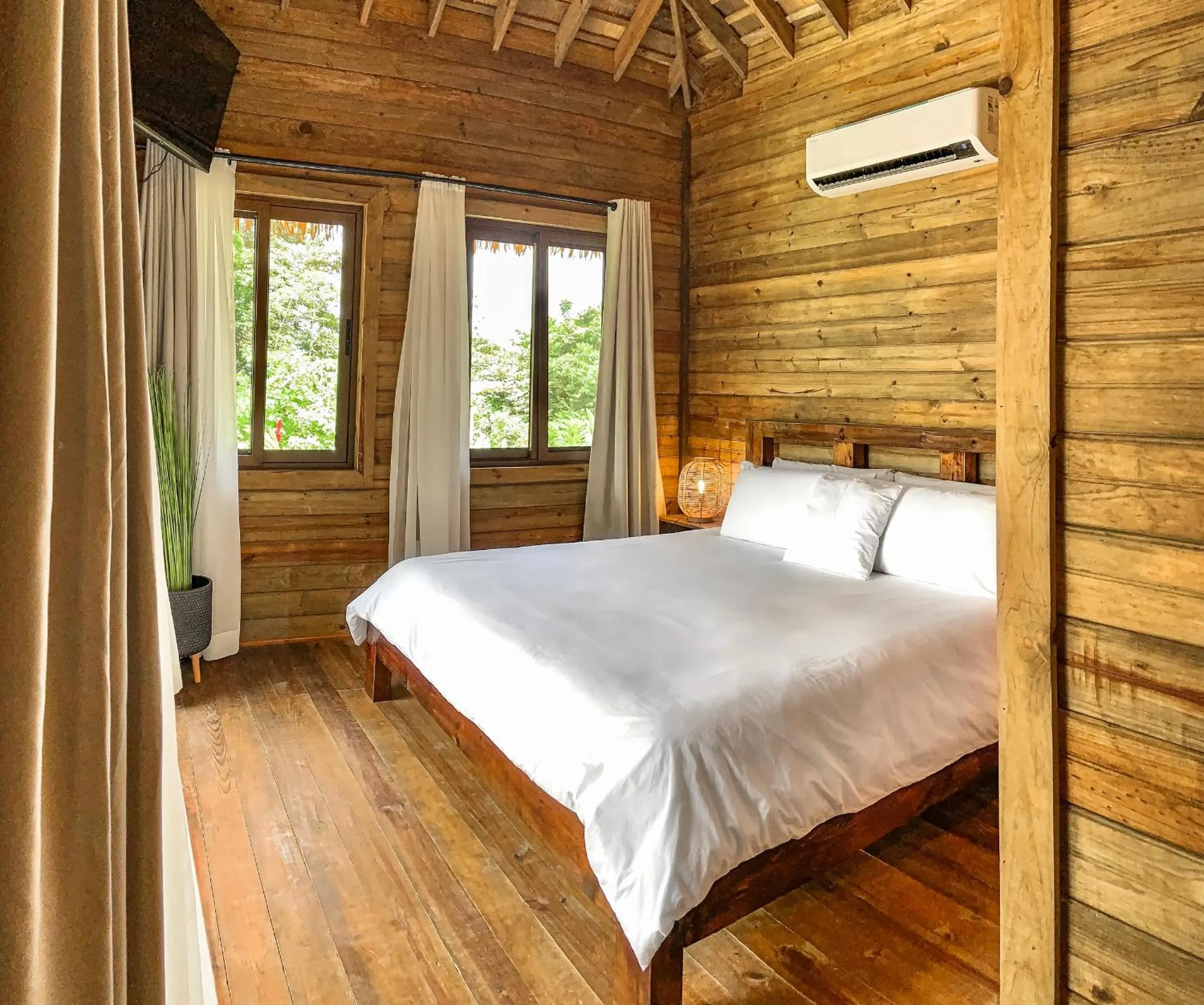 Bed in Red Frog Beach Island Resort