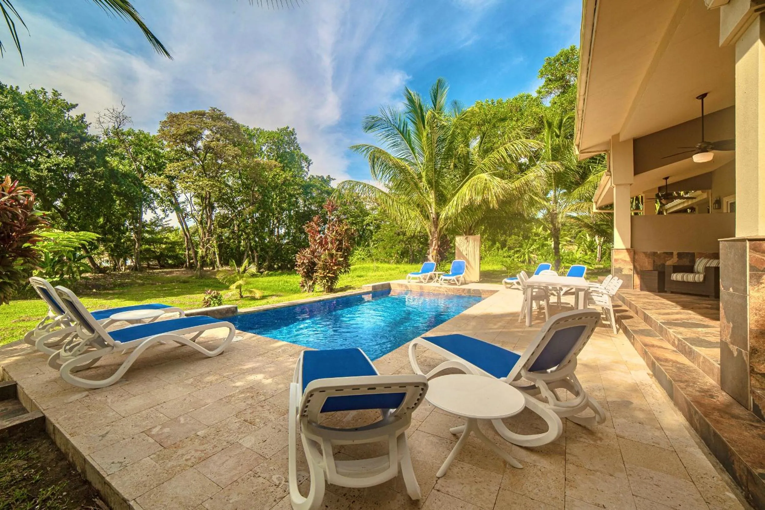 Red Frog Beach Island Resort