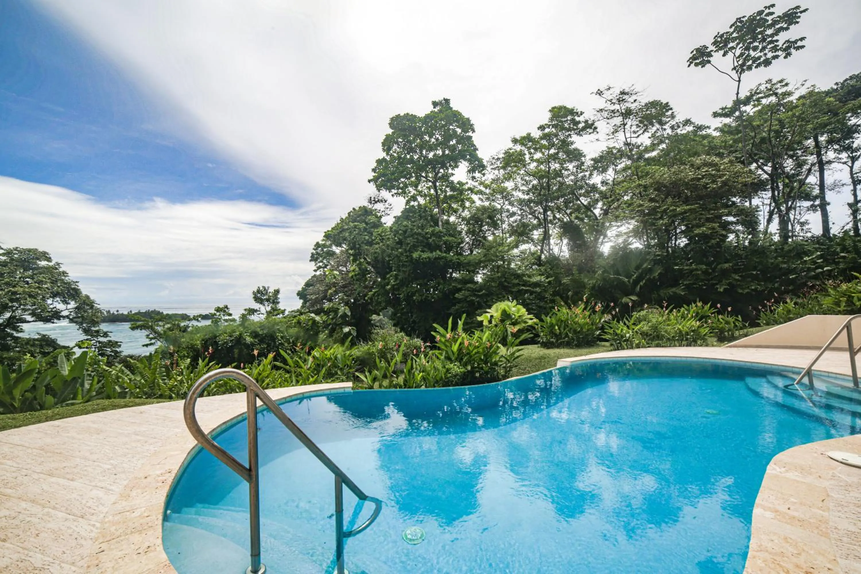 Red Frog Beach Island Resort