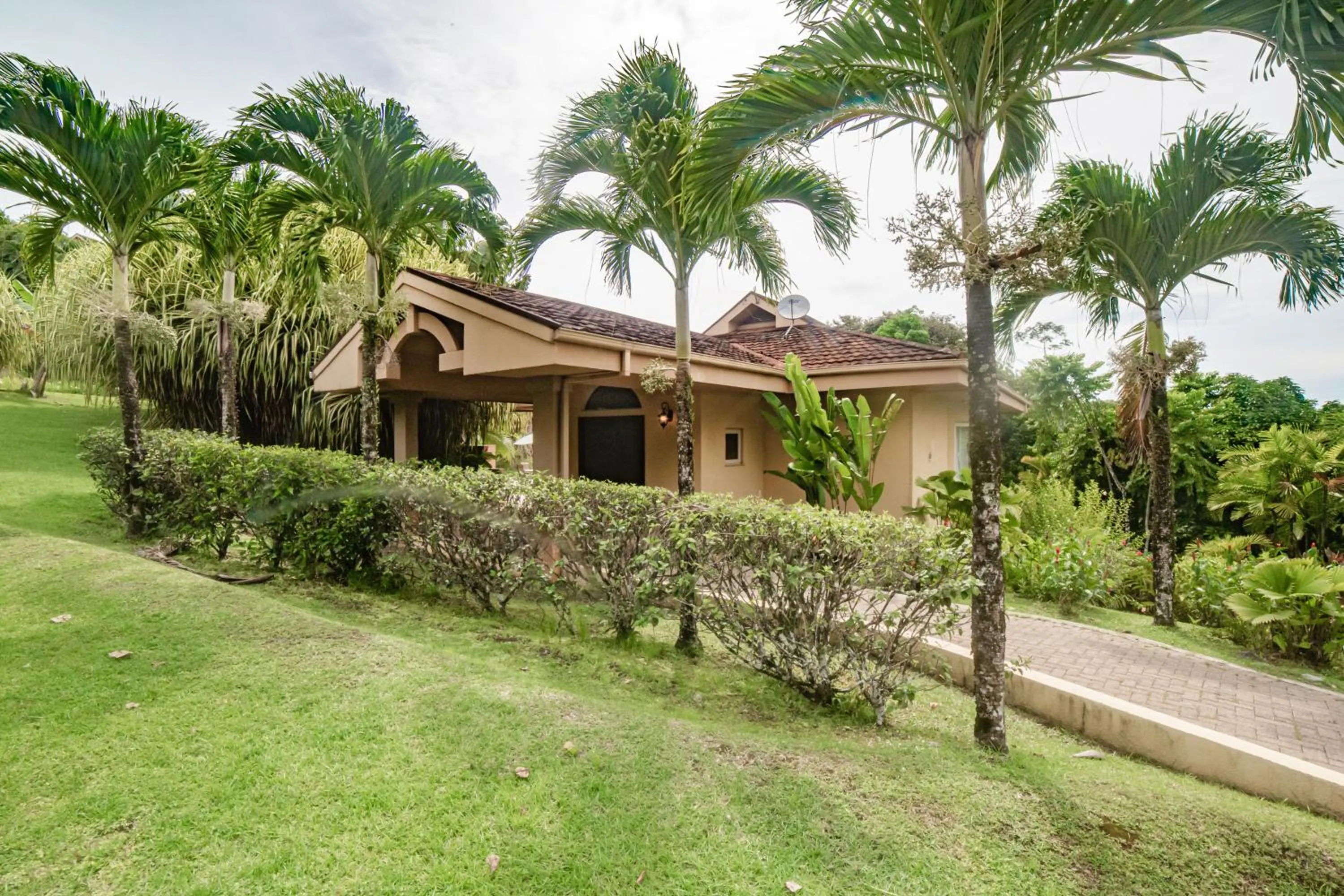 Red Frog Beach Island Resort