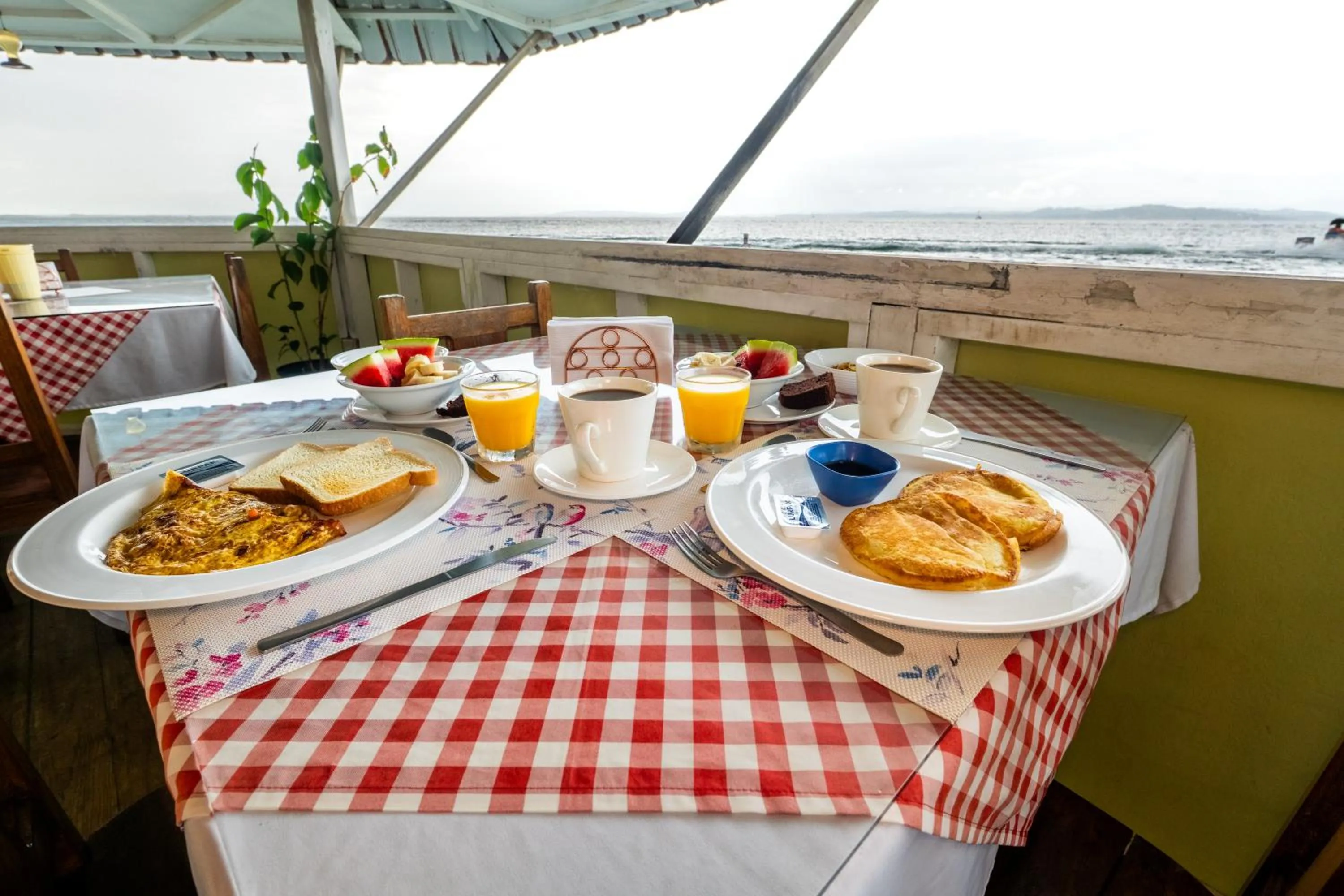 Breakfast in Faro del Colibri