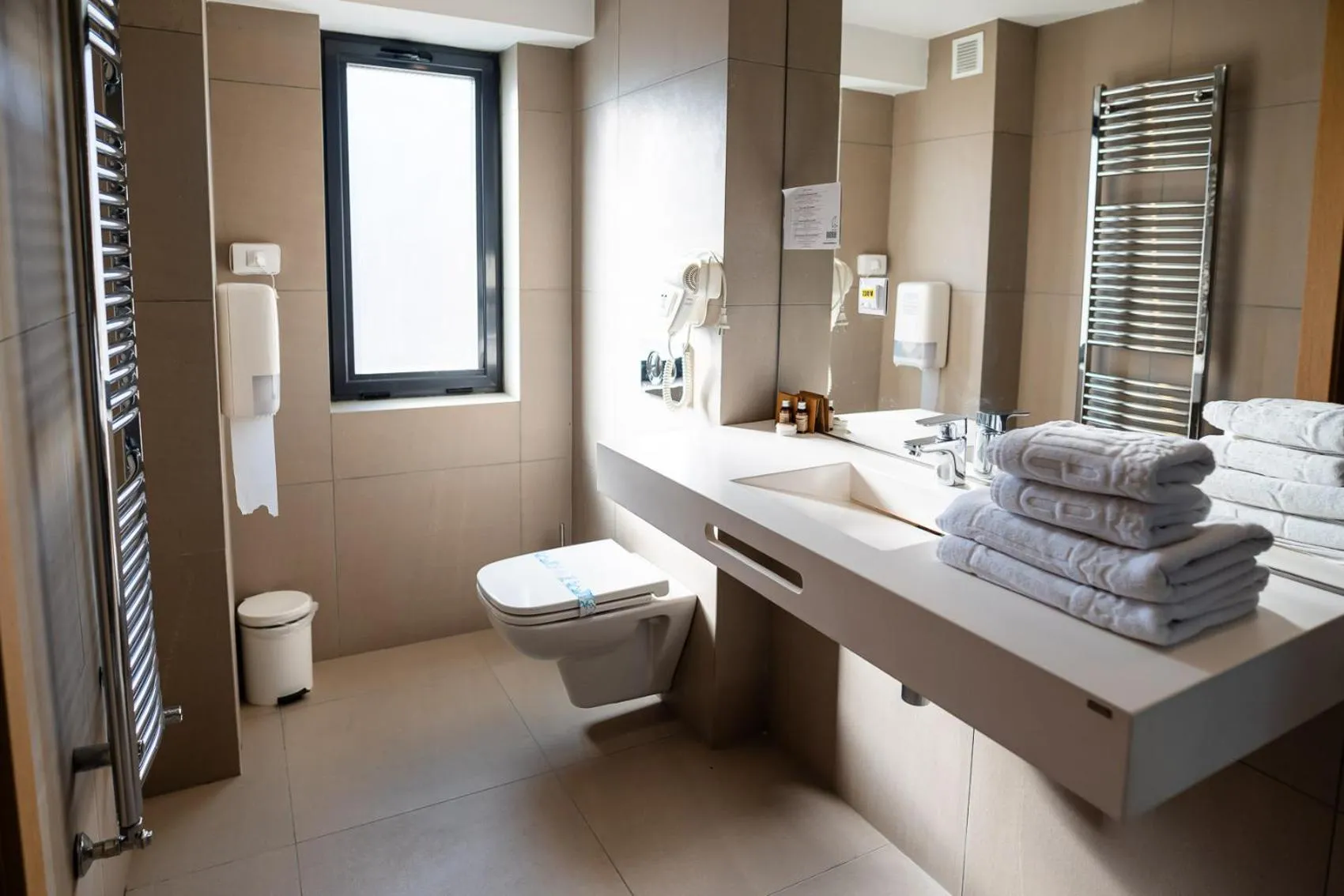 Toilet in Hotel Avenue - Avenue Hotels