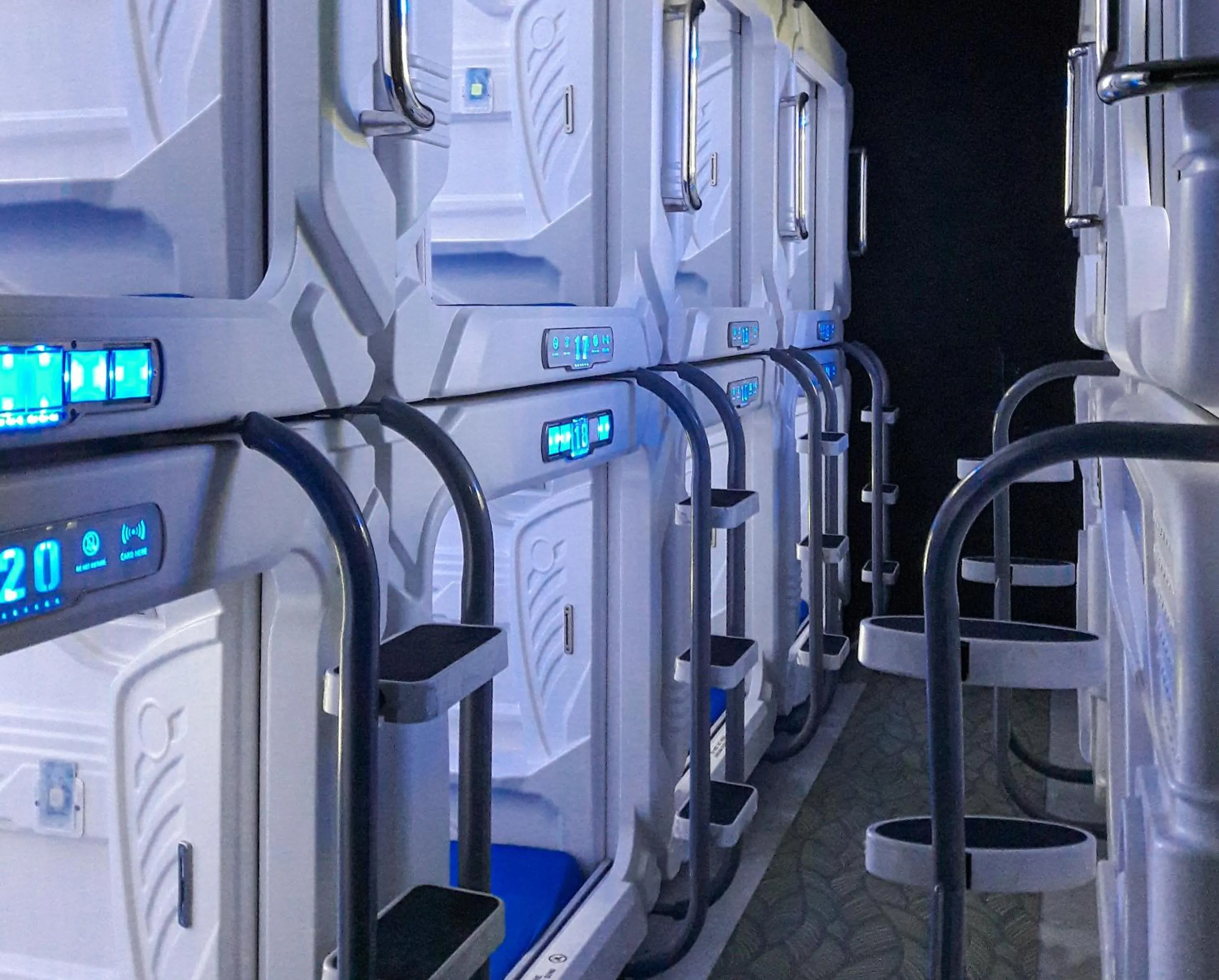 Bangau - Short Term Rest Area Capsule Hotel