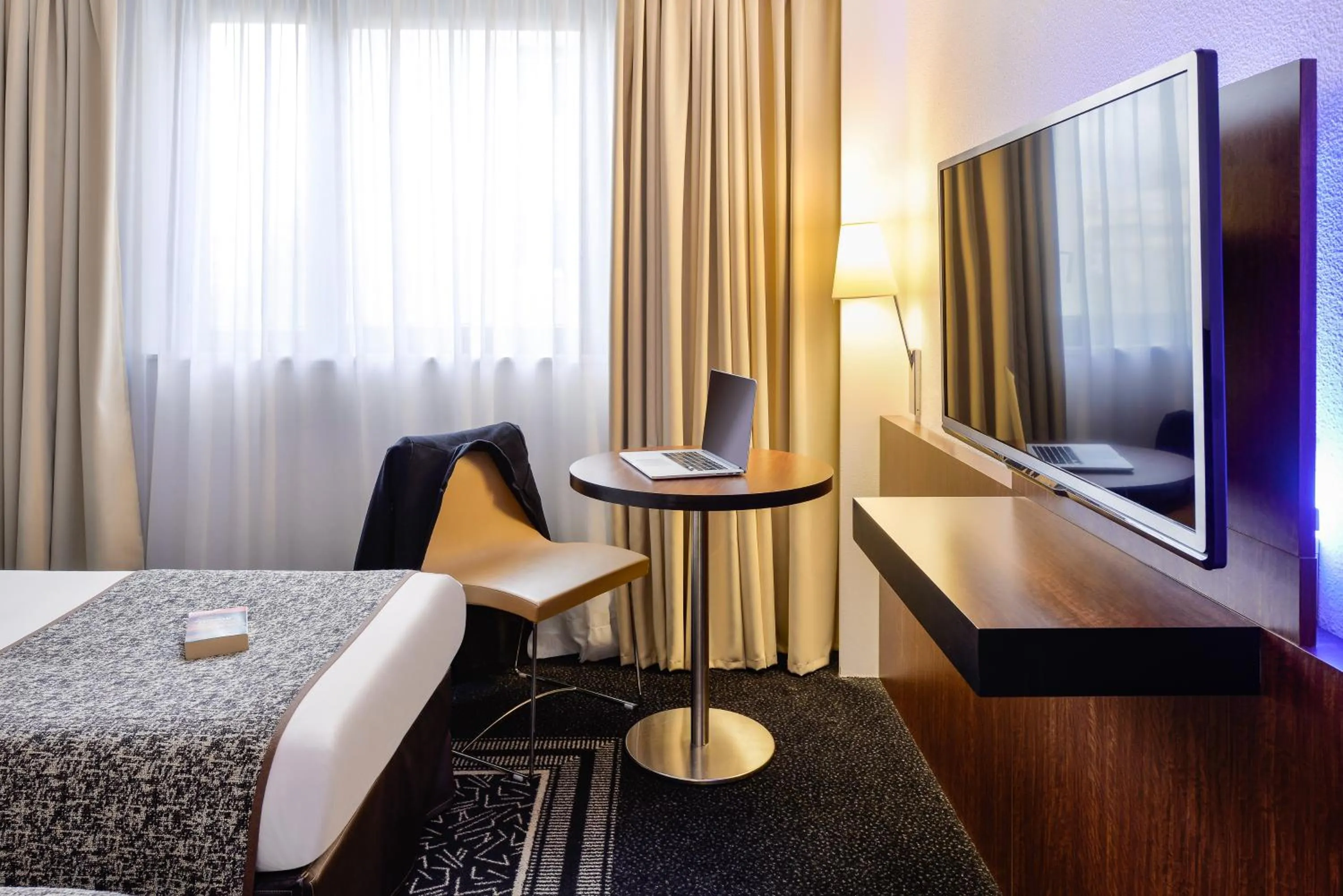 Bed in Hôtel Mercure Lyon Centre Lumière