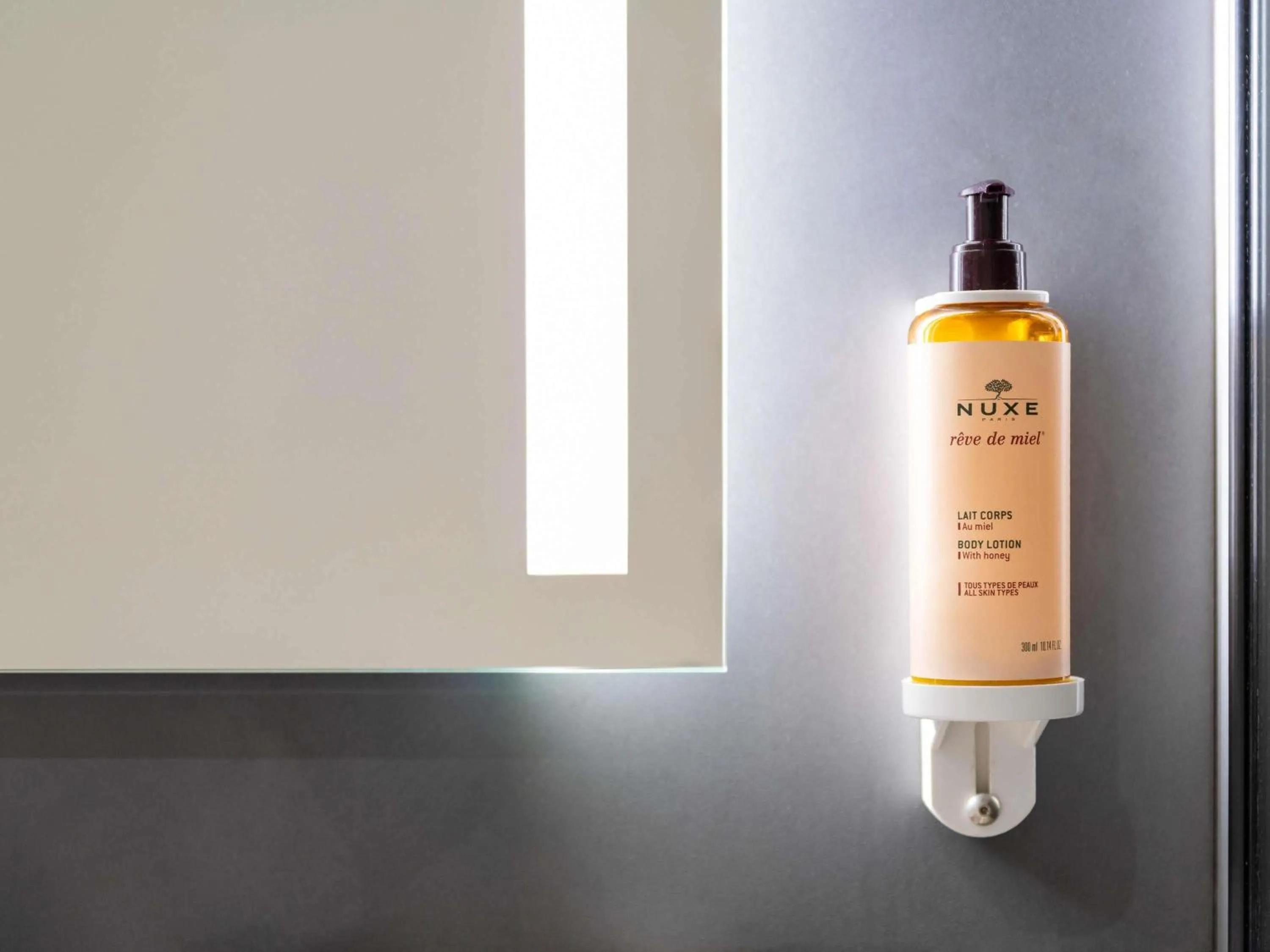 Bedroom in Hôtel Mercure Lyon Centre Lumière