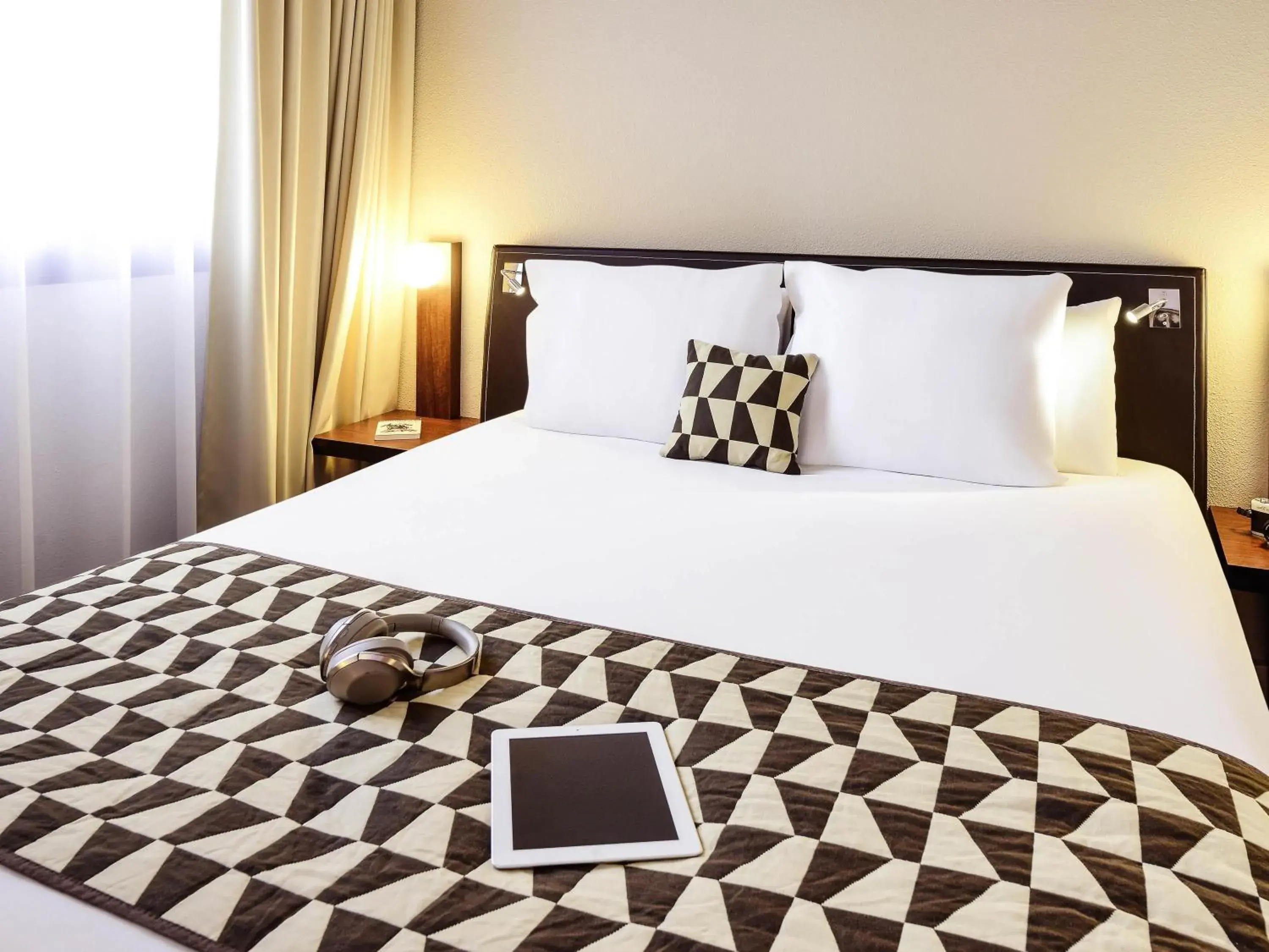 Privilege Double Room in Hôtel Mercure Lyon Centre Lumière Privilege Double Room in Hôtel Mercure Lyon Centre Lumière