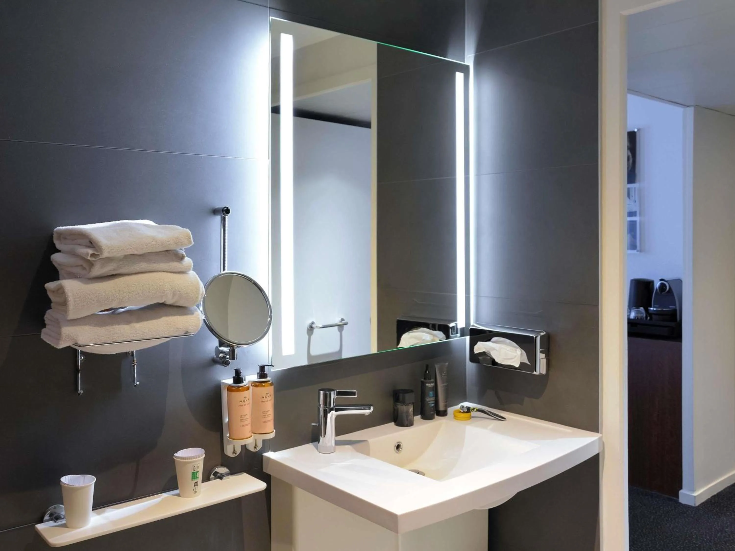 Bedroom in Hôtel Mercure Lyon Centre Lumière