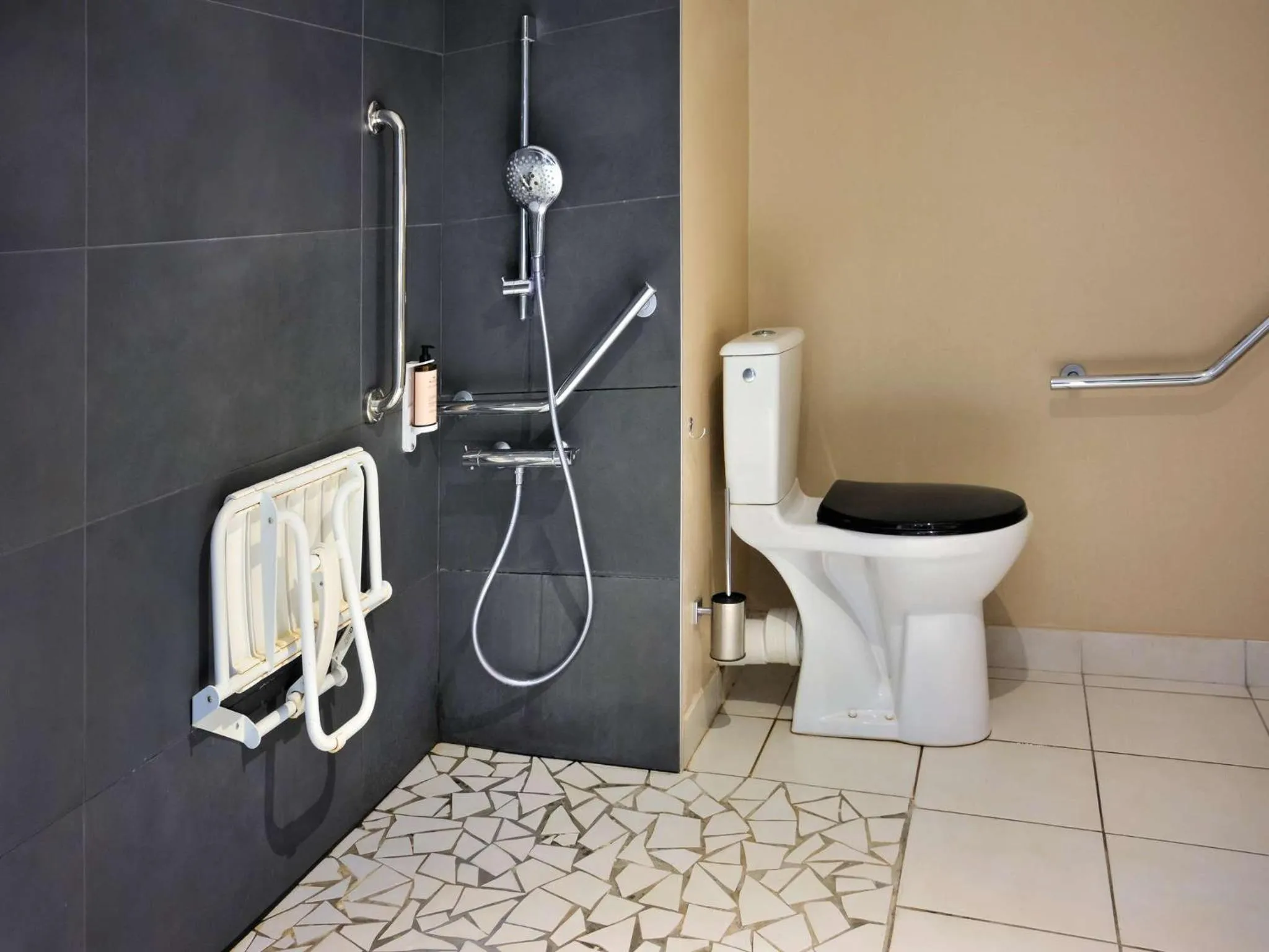 Bathroom in Hôtel Mercure Lyon Centre Lumière