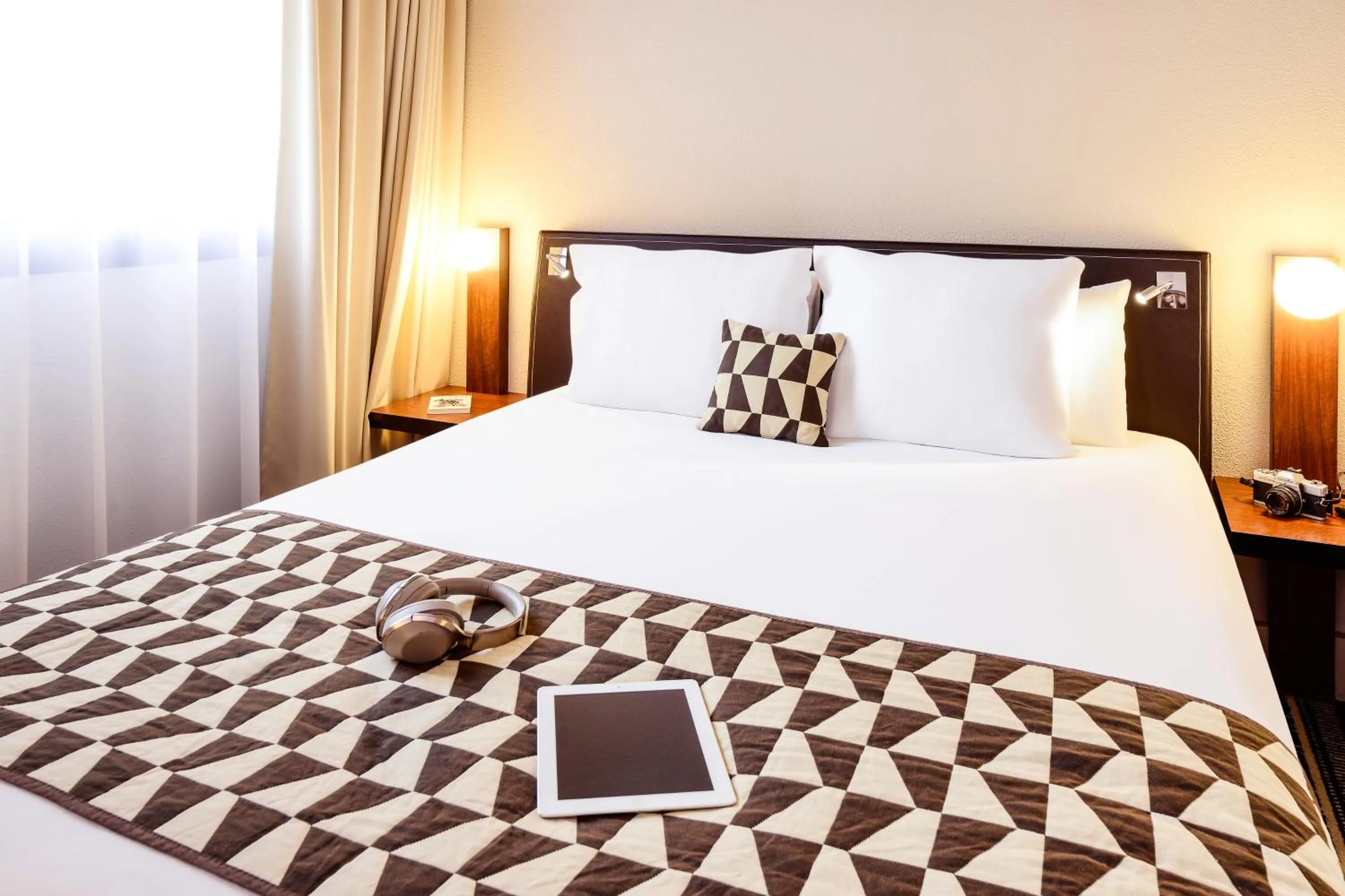 Bedroom, Bed in Hôtel Mercure Lyon Centre Lumière