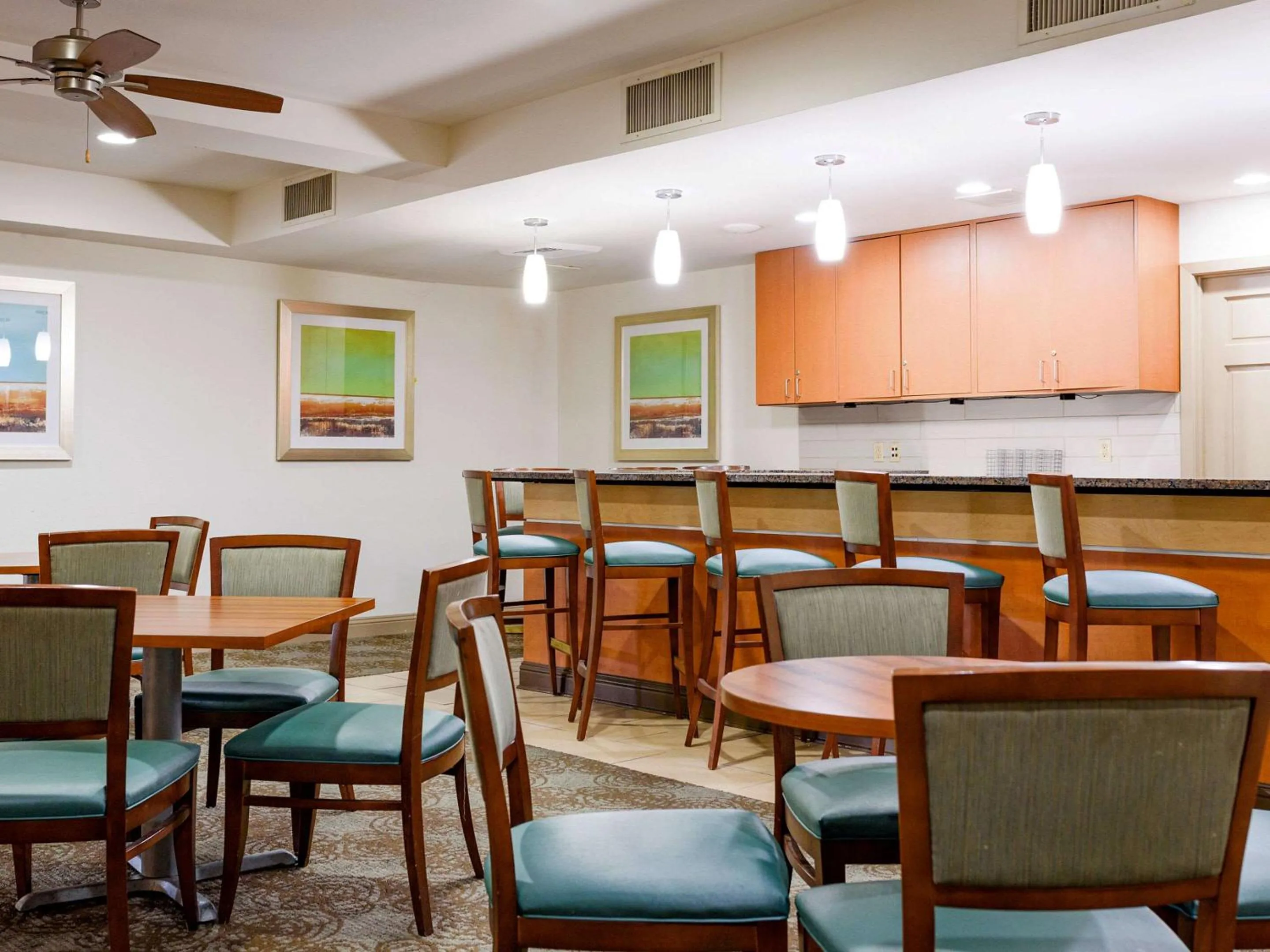 Restaurant/places to eat in Comfort Suites Baton Rouge South I-10