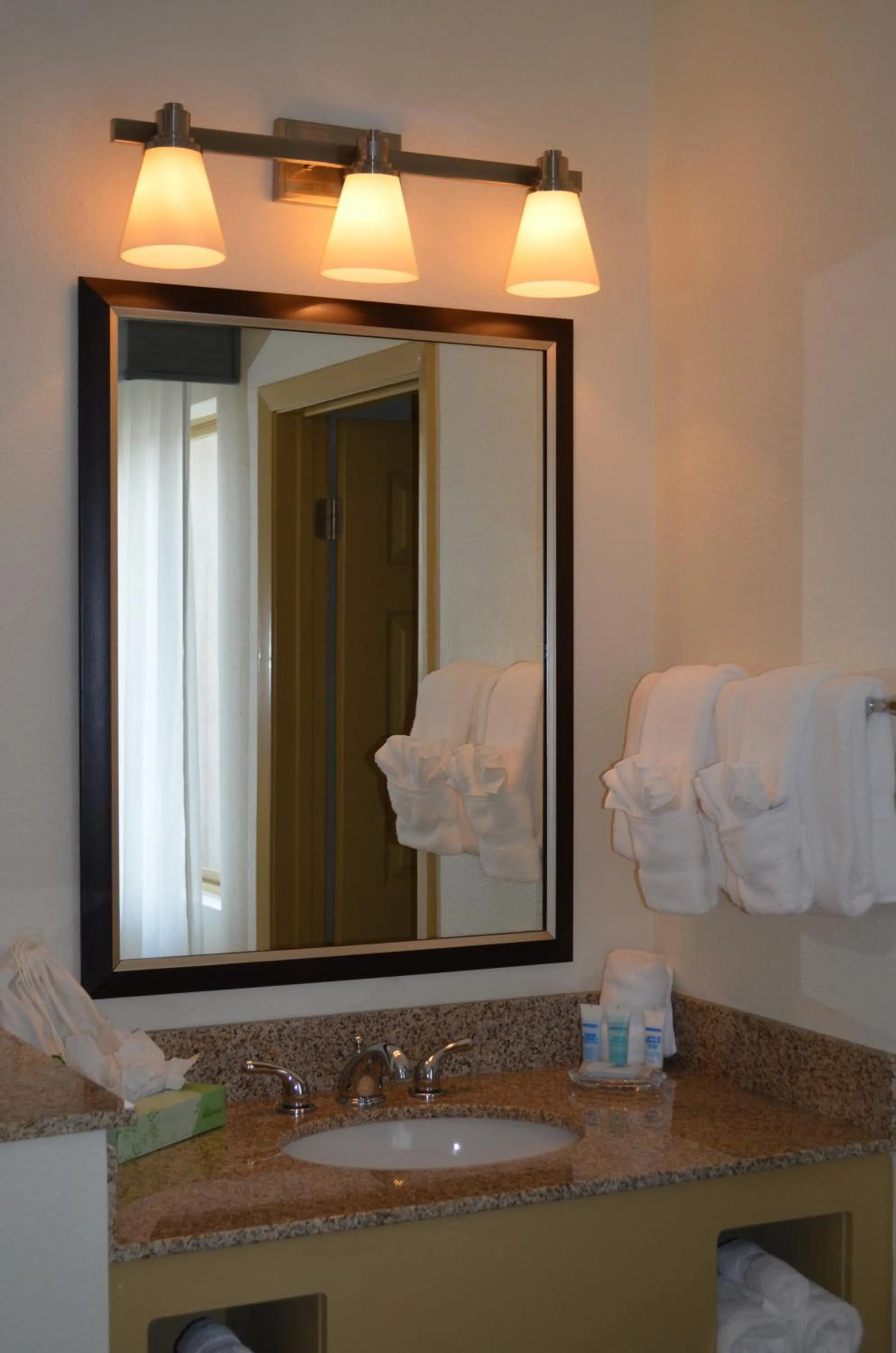 Bathroom in Comfort Suites Baton Rouge South I-10