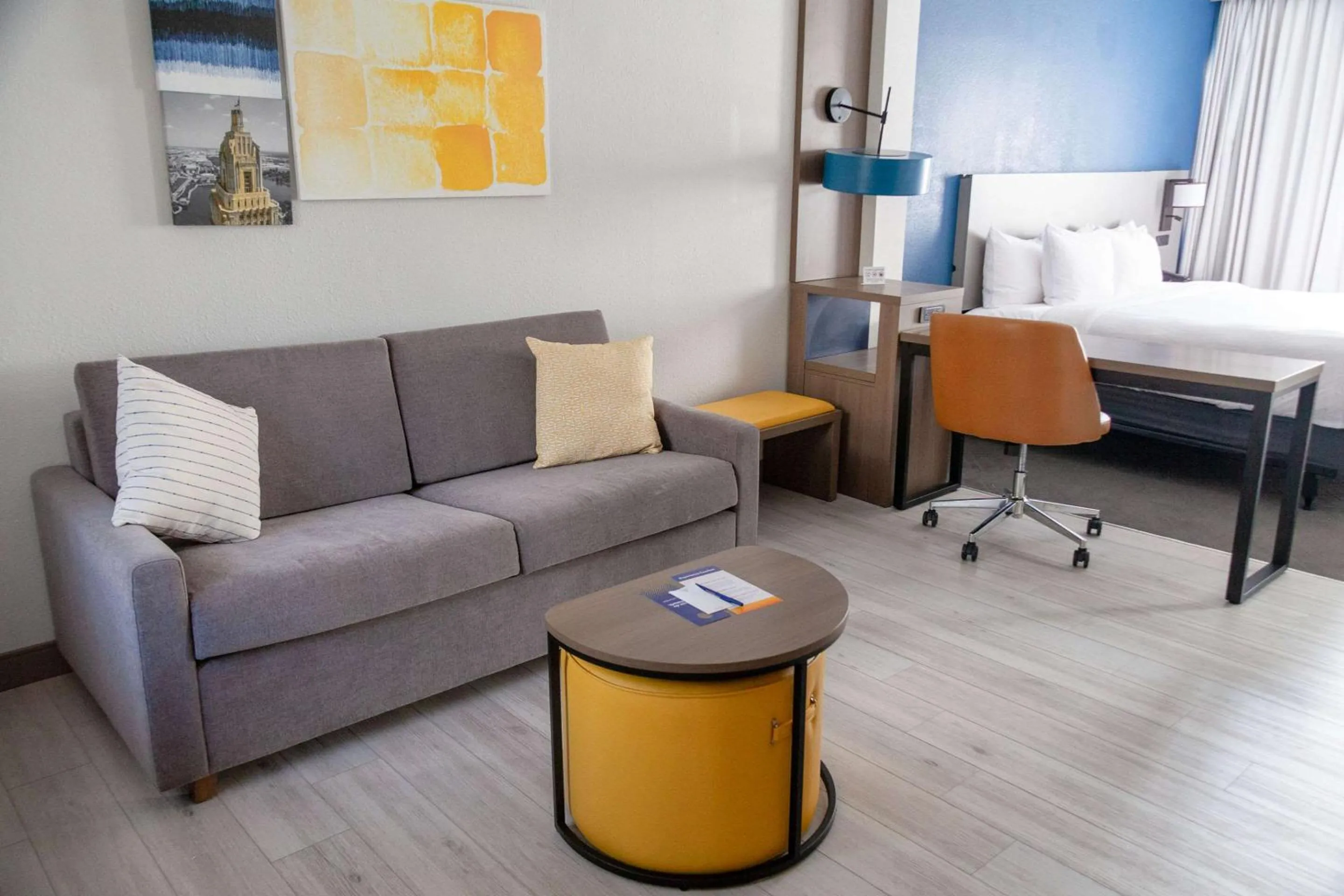 Bedroom in Comfort Suites Baton Rouge South I-10