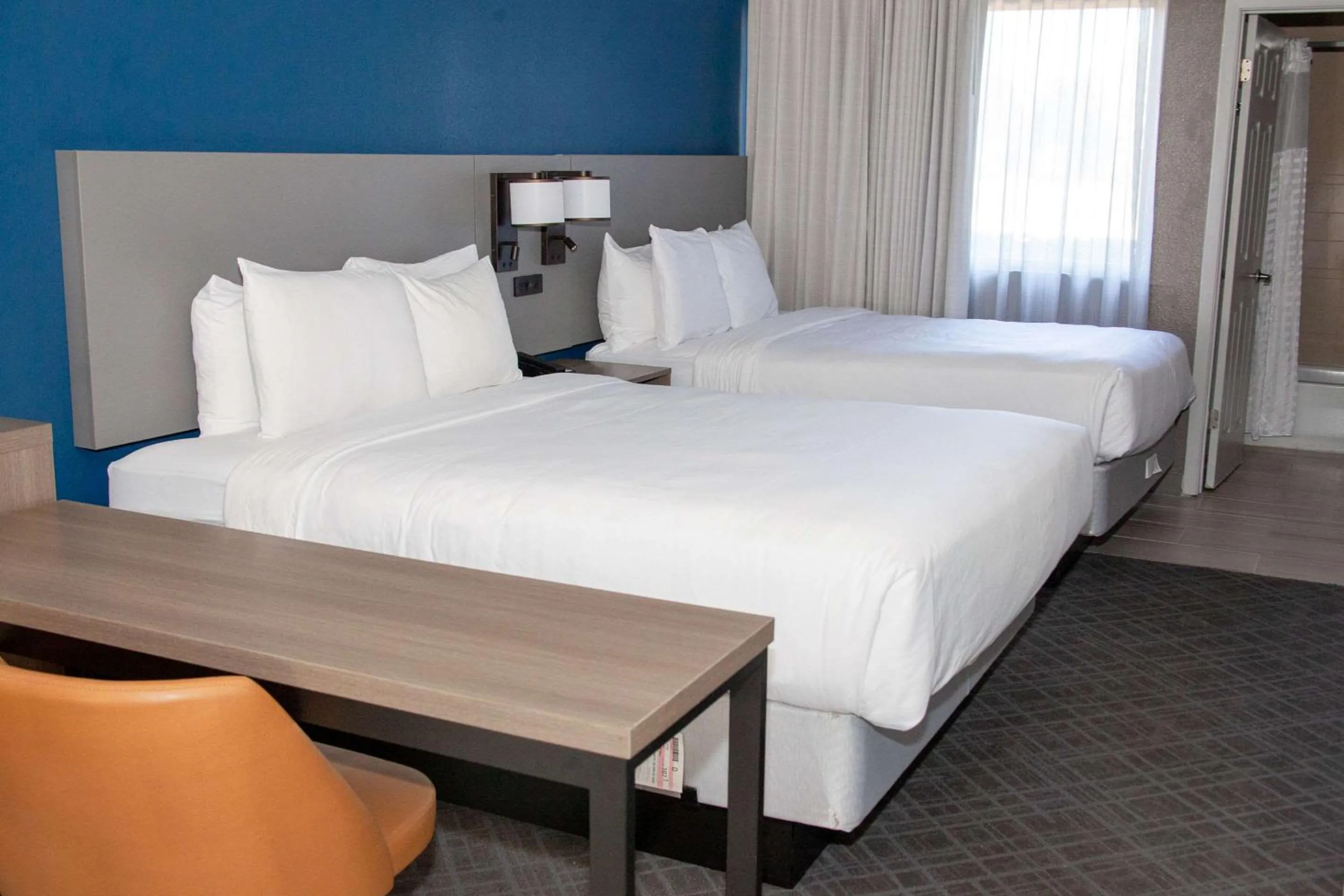 Bedroom, Bed in Comfort Suites Baton Rouge South I-10