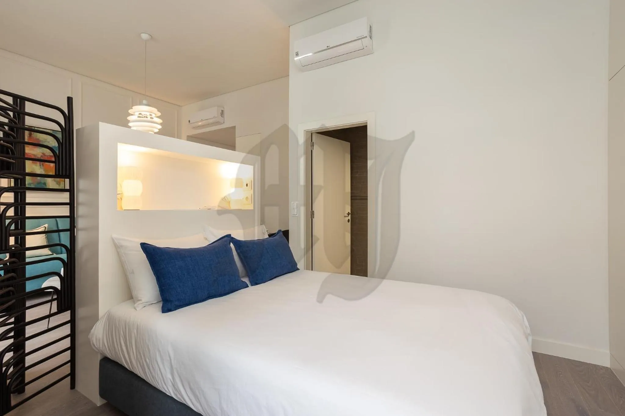 Photo of the whole room, Bed in Morgan-Jupiter Apartments