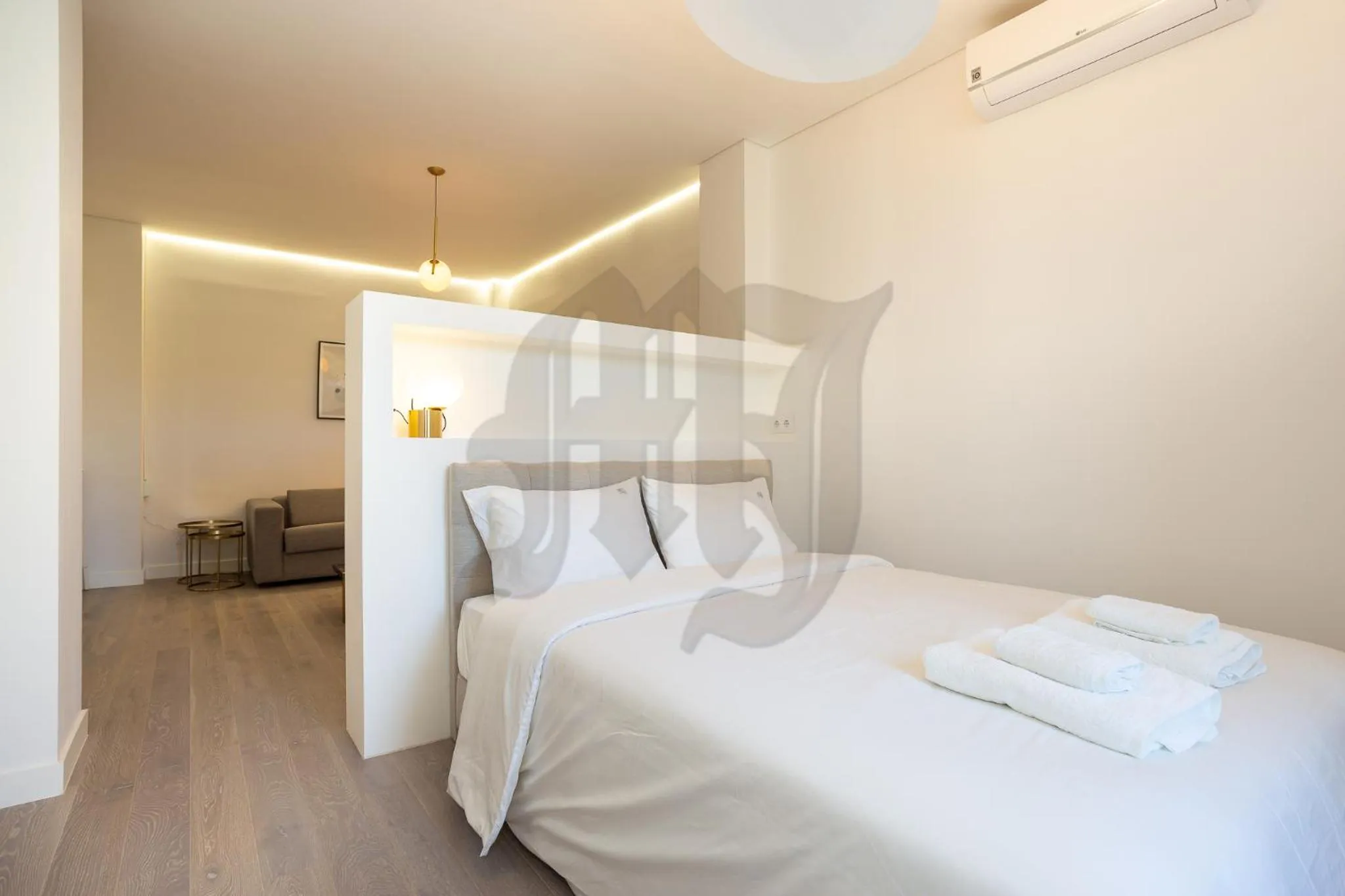 Photo of the whole room, Bed in Morgan-Jupiter Apartments